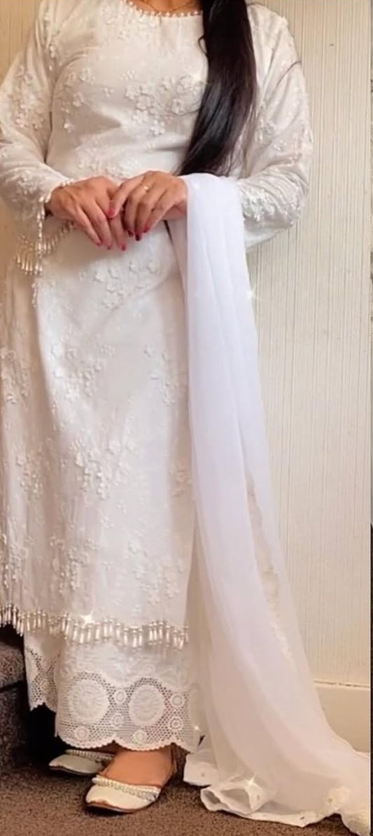 (Preorder 4 weeks) pakiza white