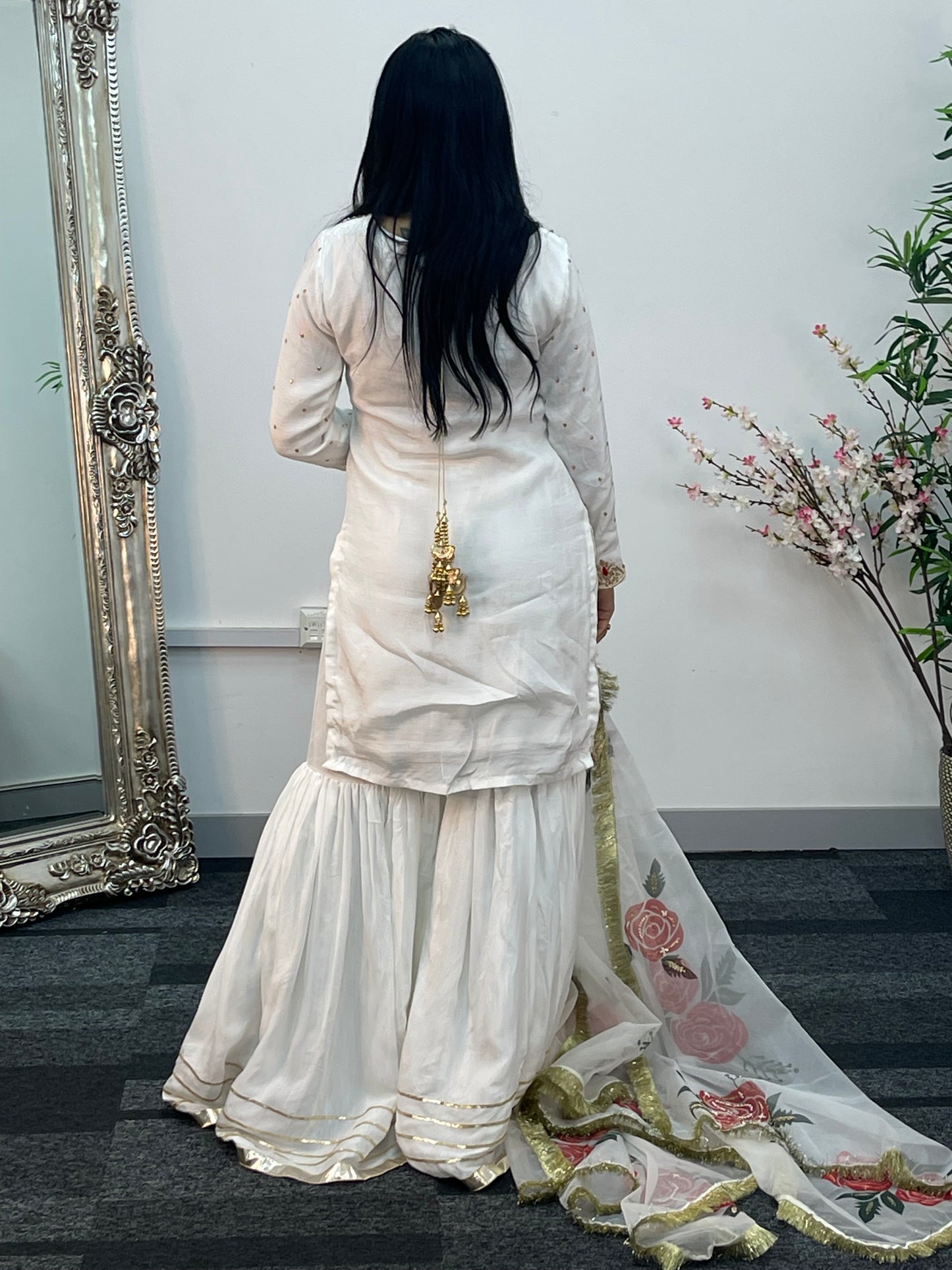 Safaid Gulab - Garara - R