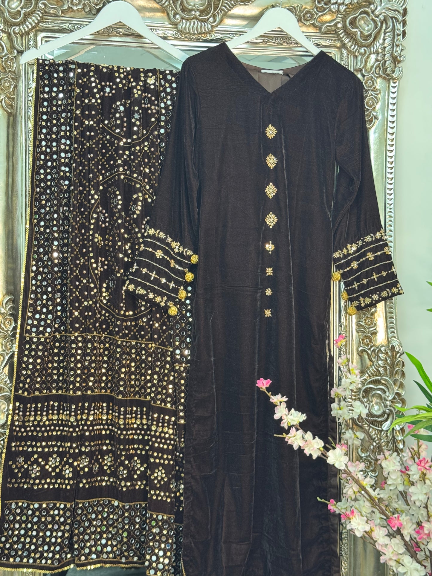 Komal - brown Velvet