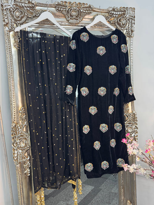 Meena Kaari - black