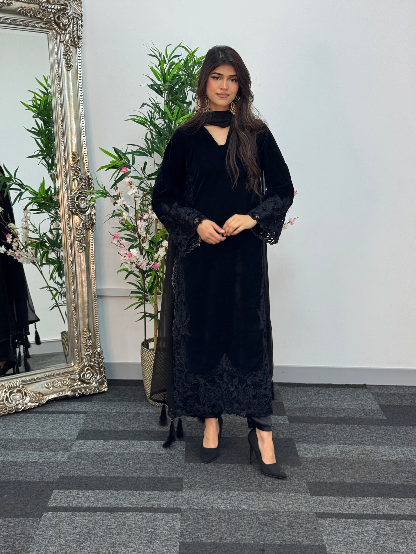 Black Pearl - Velvet Cutwork