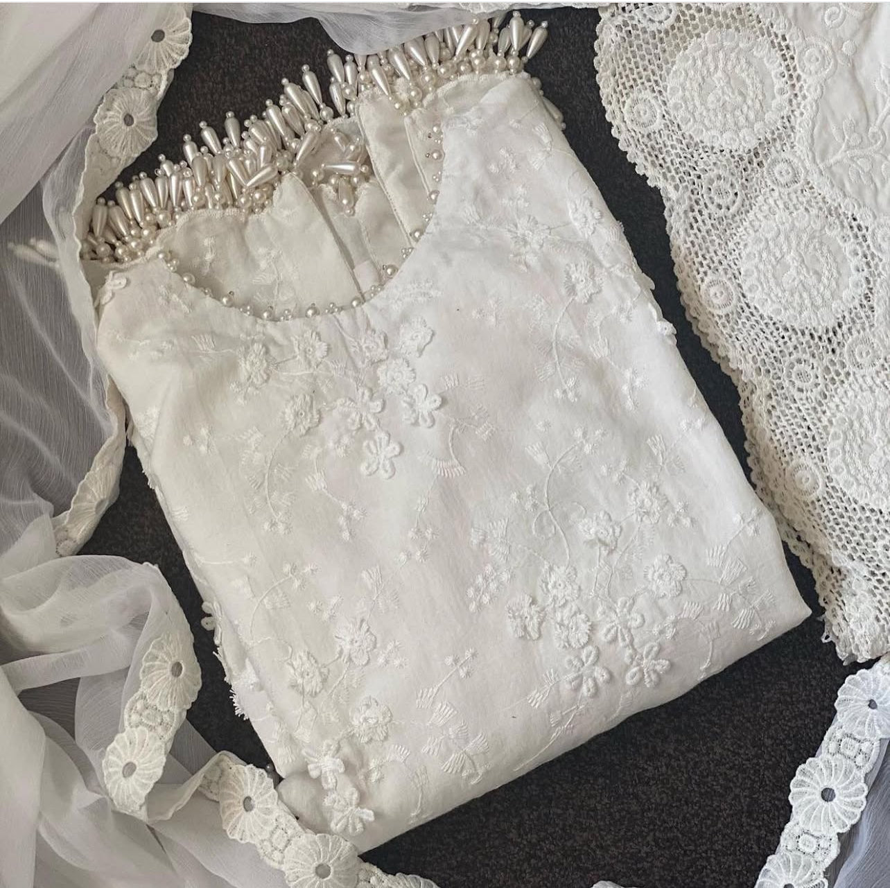 (Preorder 4 weeks) pakiza white