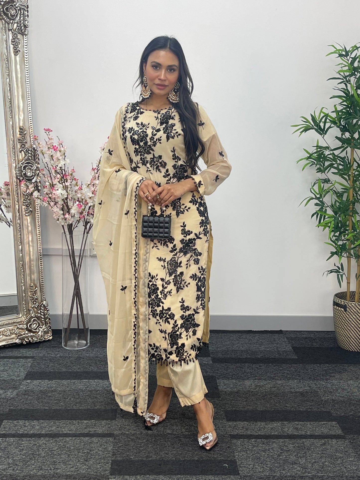 “Tooba” Ivory Chiffon Sitari - W