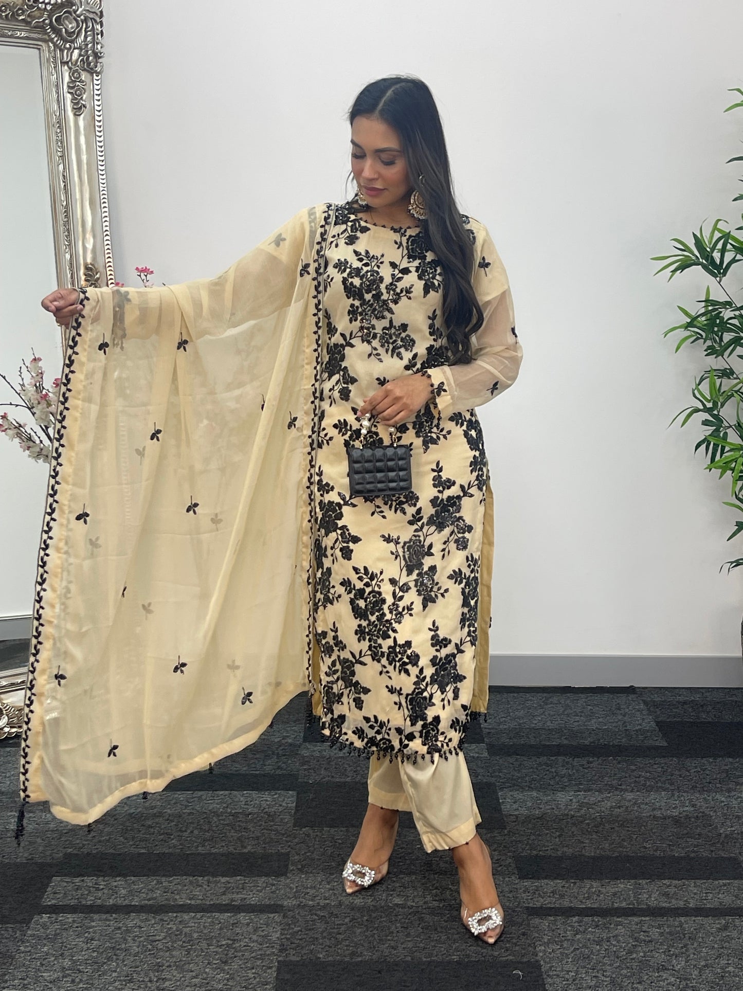 “Tooba” Ivory Chiffon Sitari - W