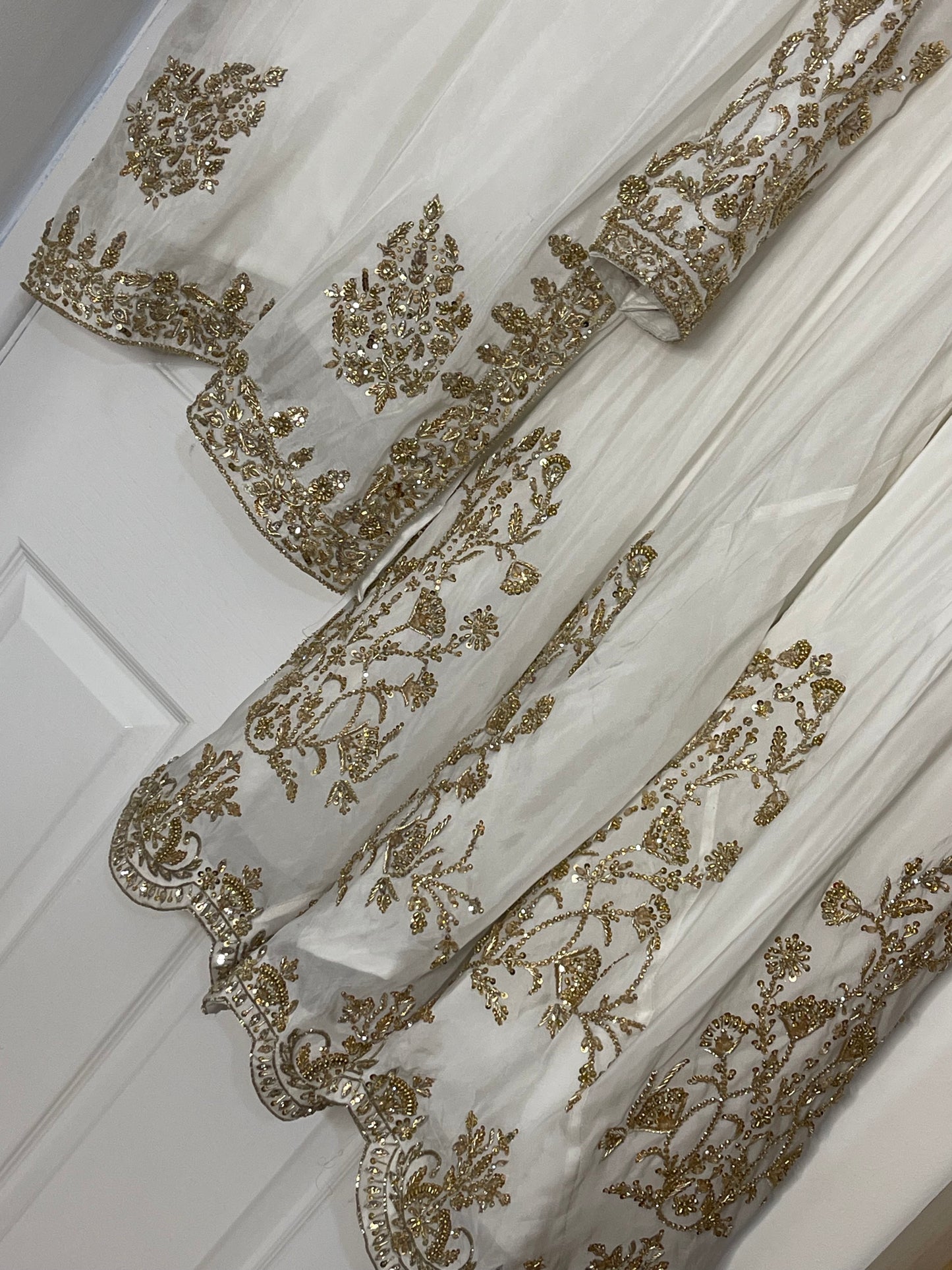 (Preorder 4 weeks) - ISHQ - Off white - Cream