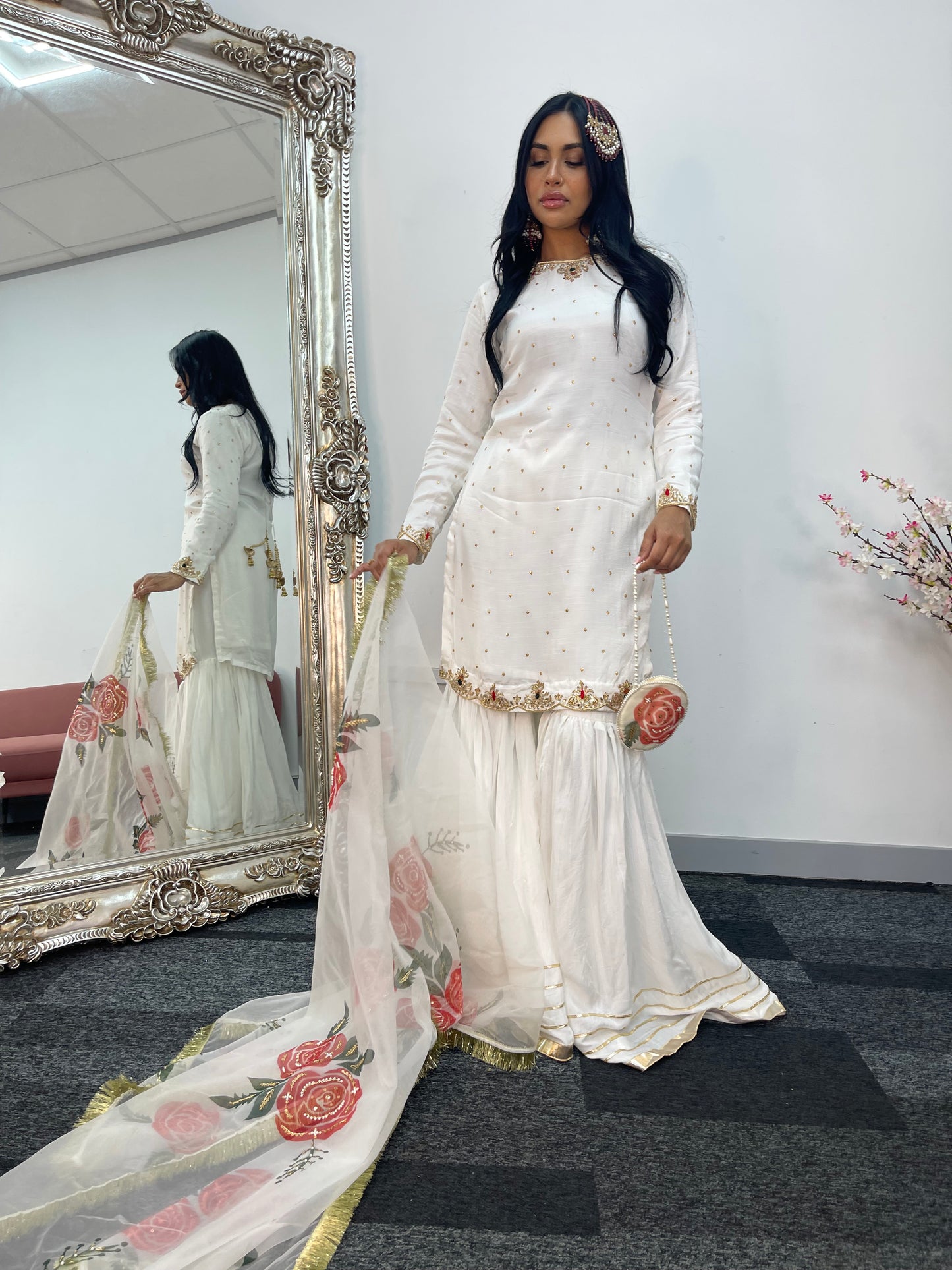 Safaid  Gulab - Garara - R