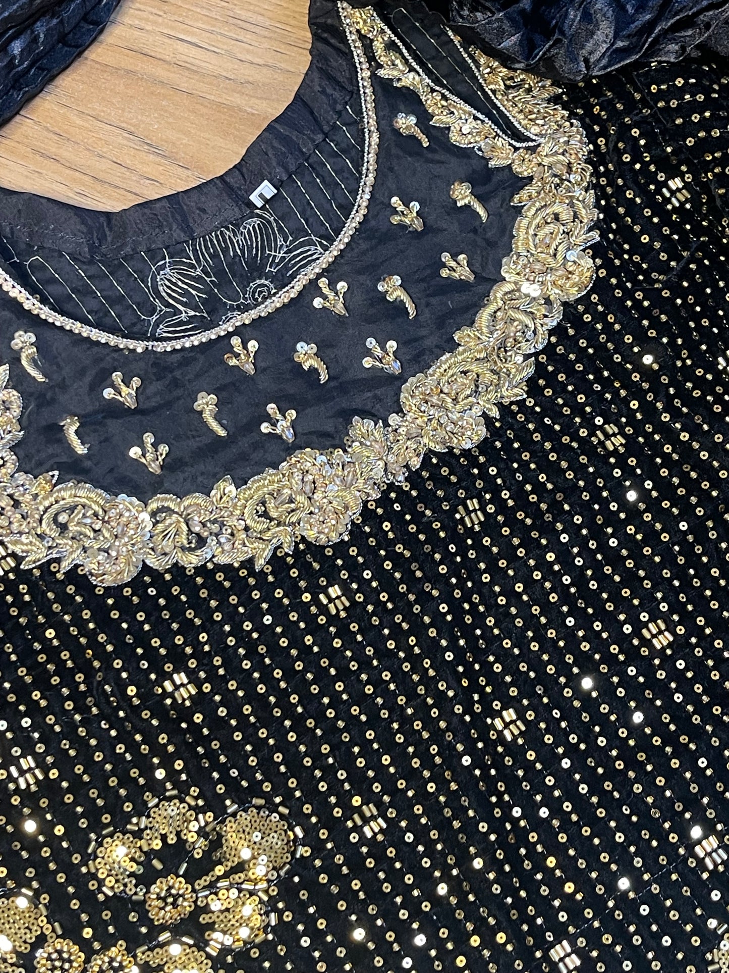 Dil bahar - Cutdana Velvet - Black
