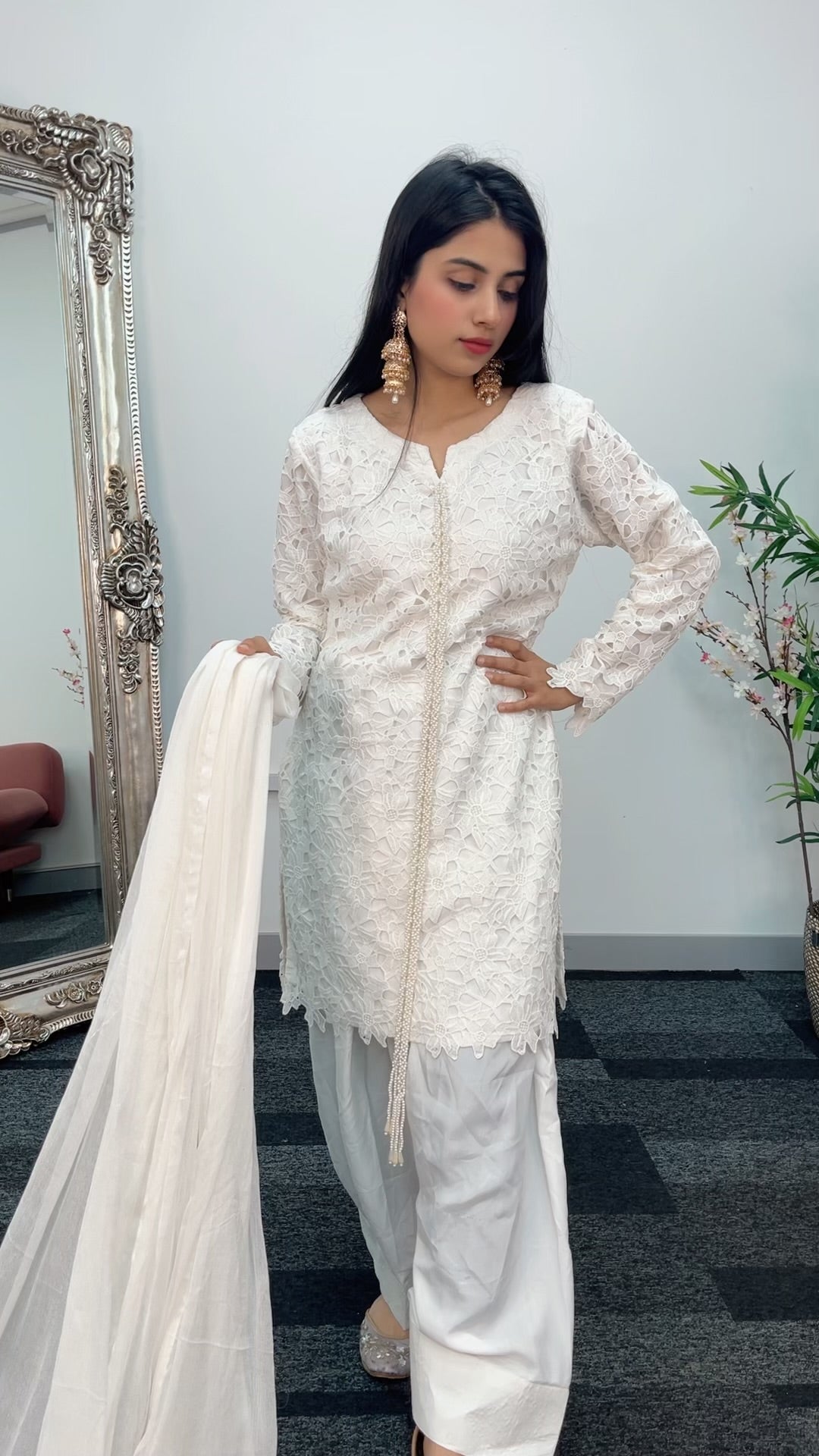 Naaz - Farshi - White - G