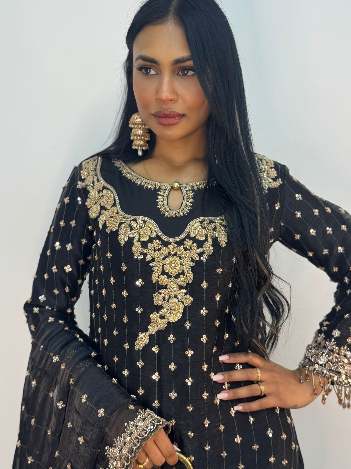 Parwana - Black