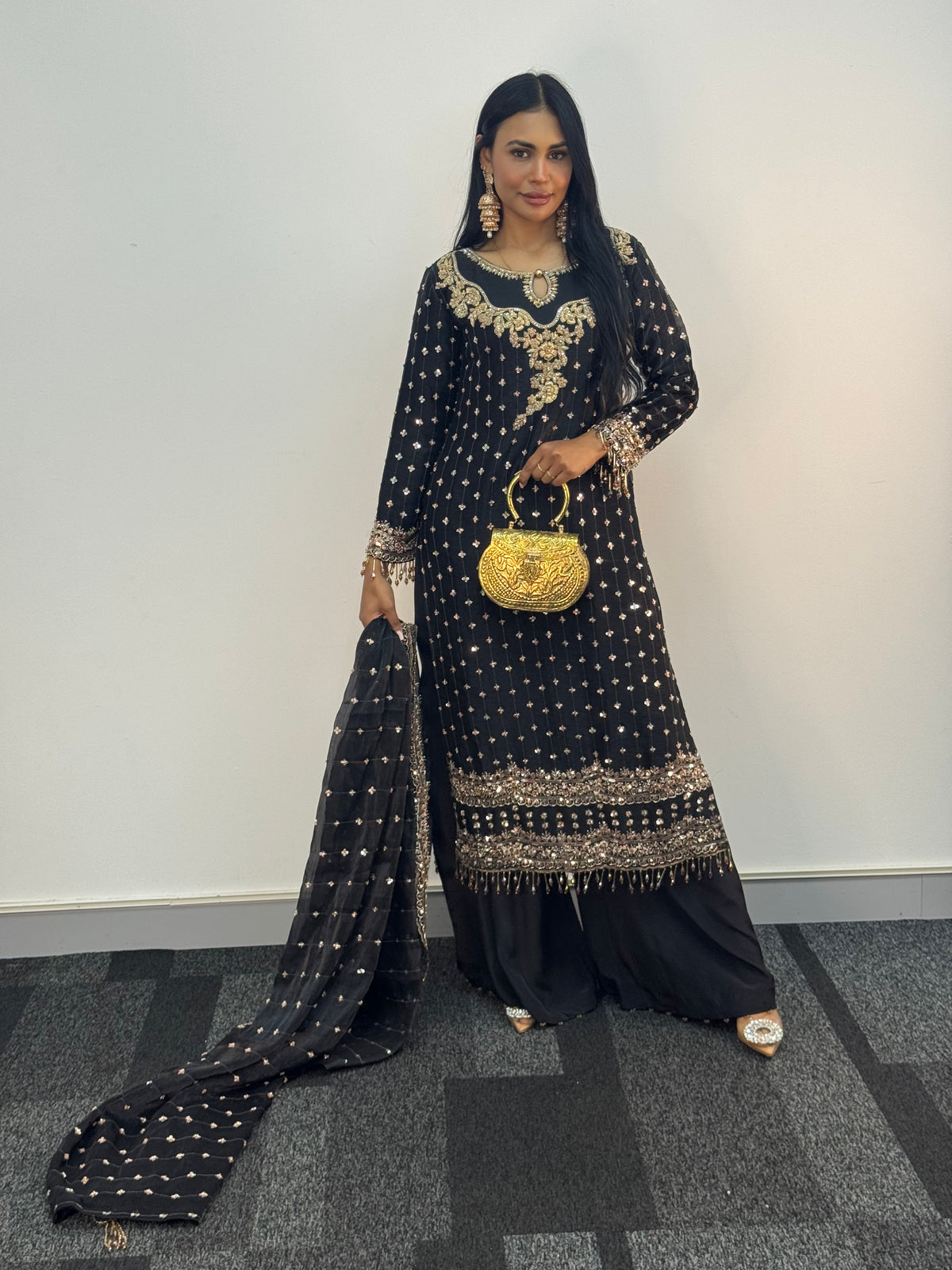 Parwana - Black