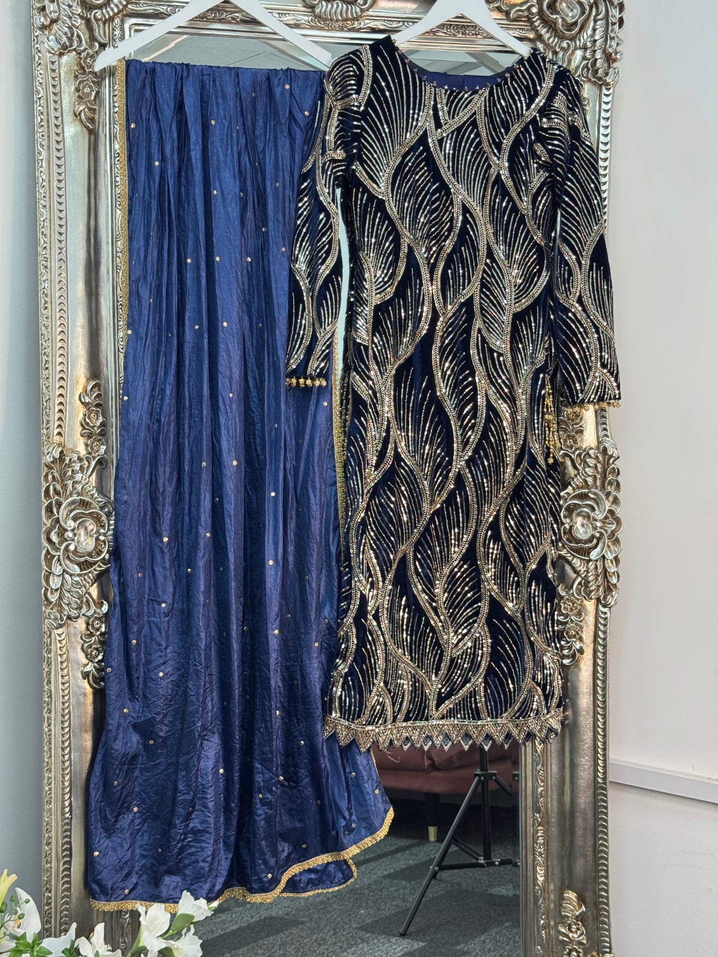 Pia - Cutdana Velvet - navy Blue