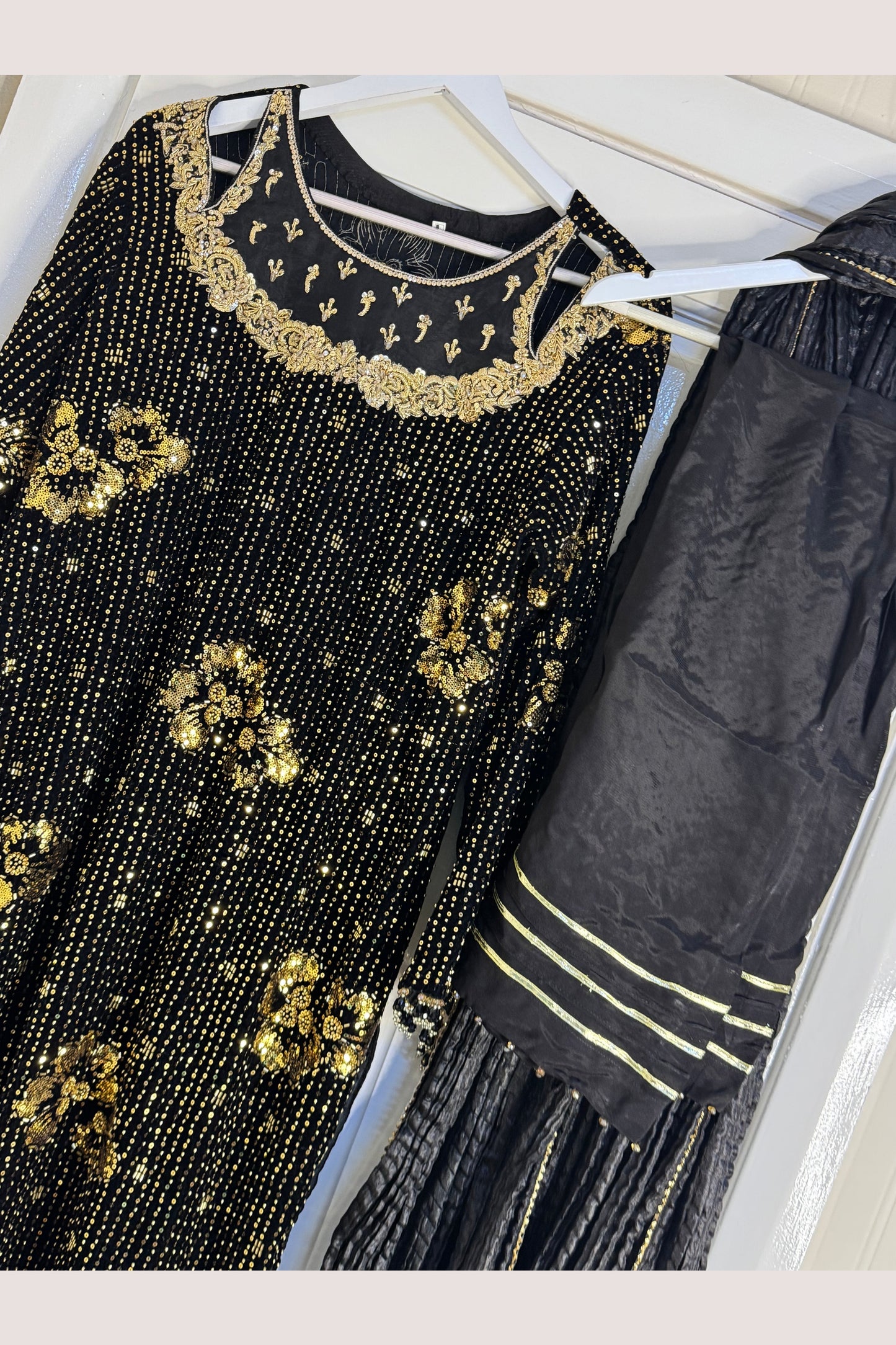 Dil bahar - Cutdana Velvet - Black