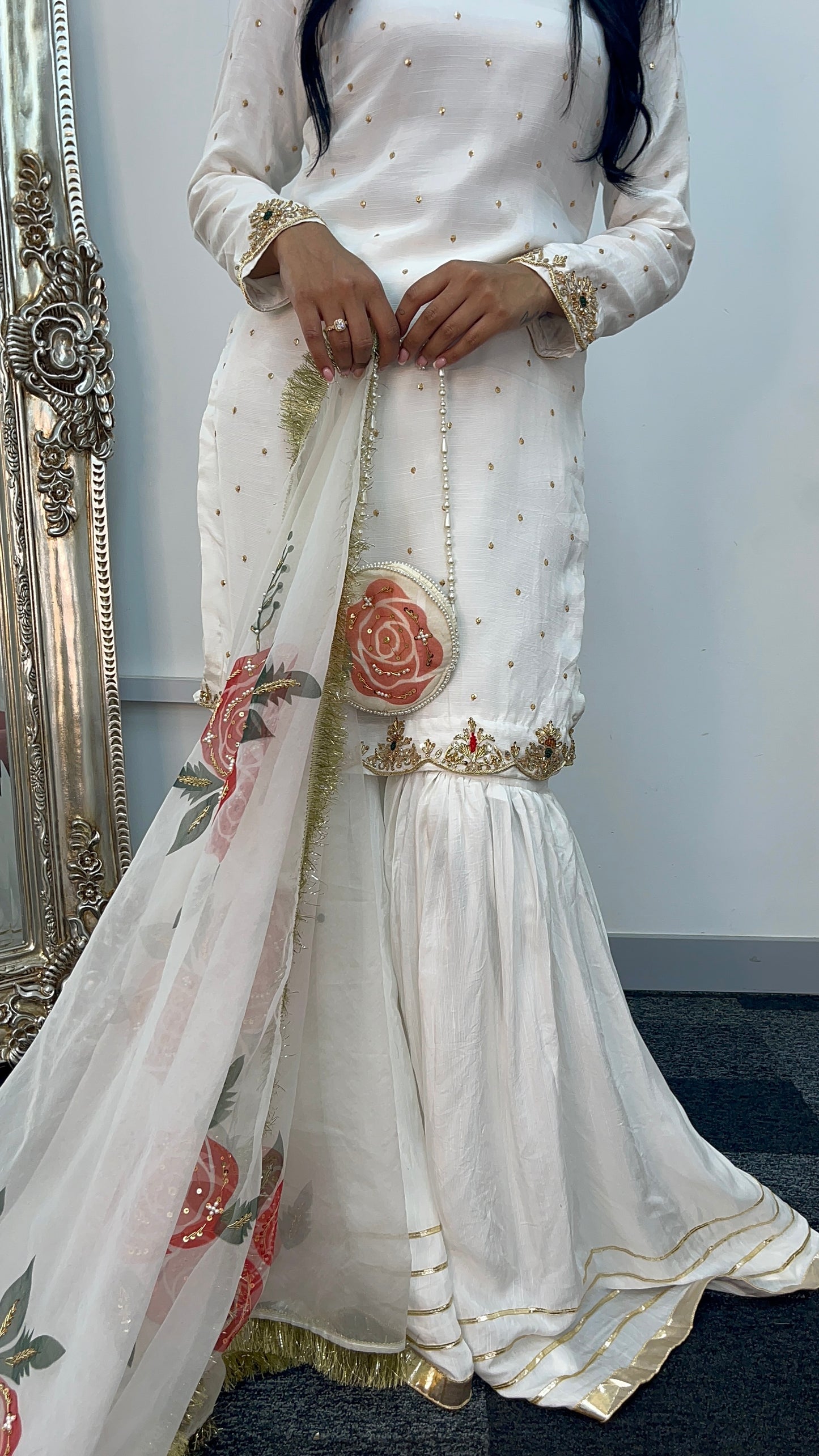 Safaid  Gulab - Garara - R