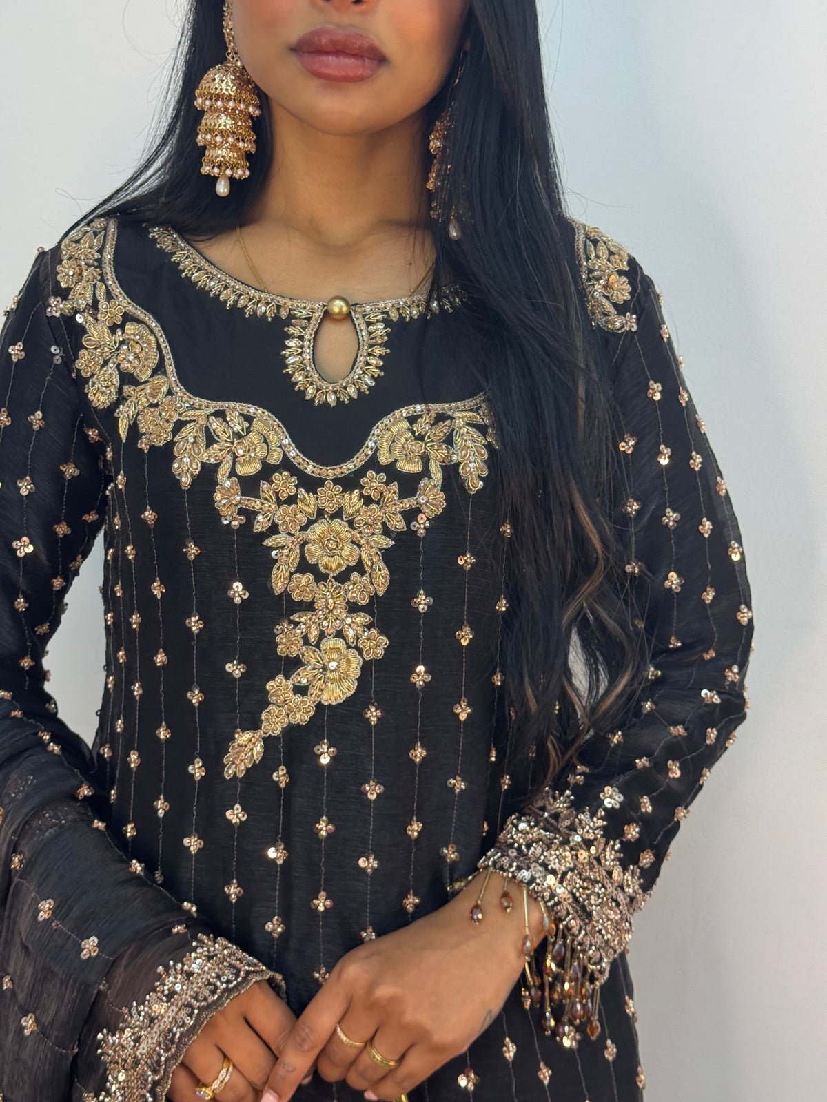 Parwana - Black