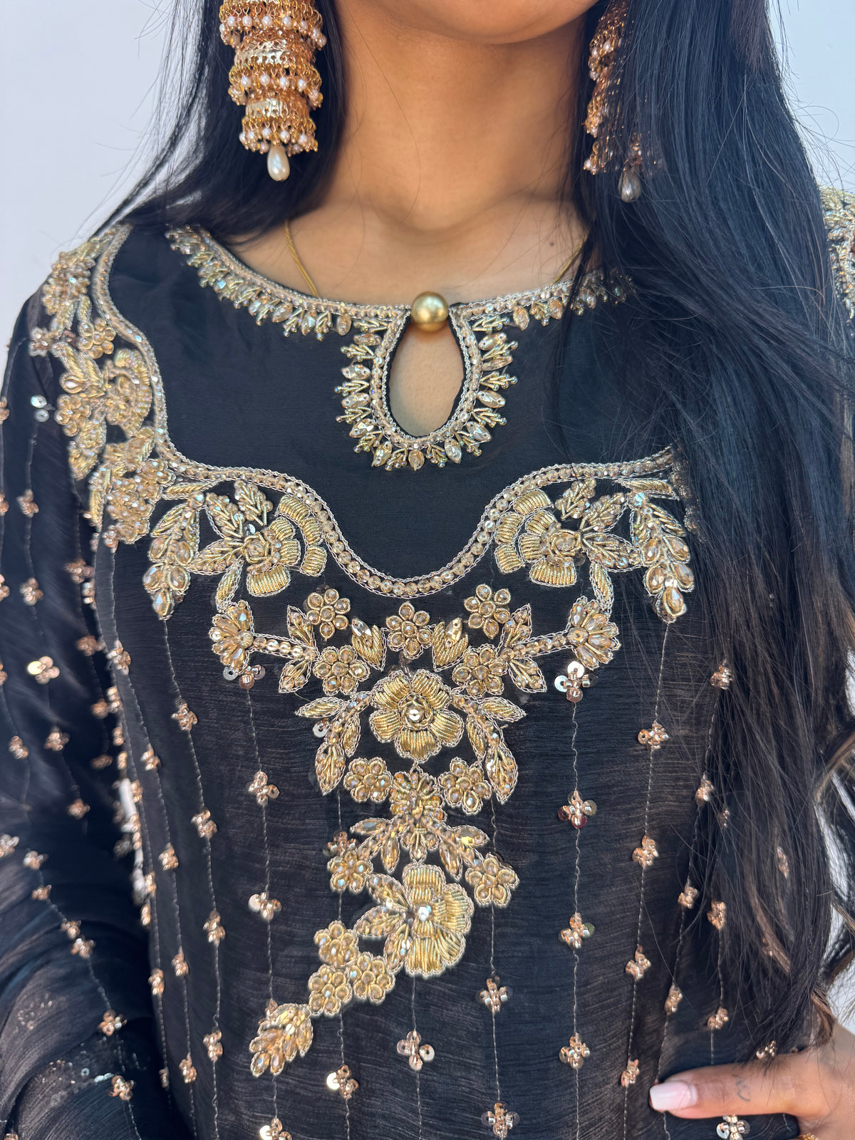 Parwana - Black