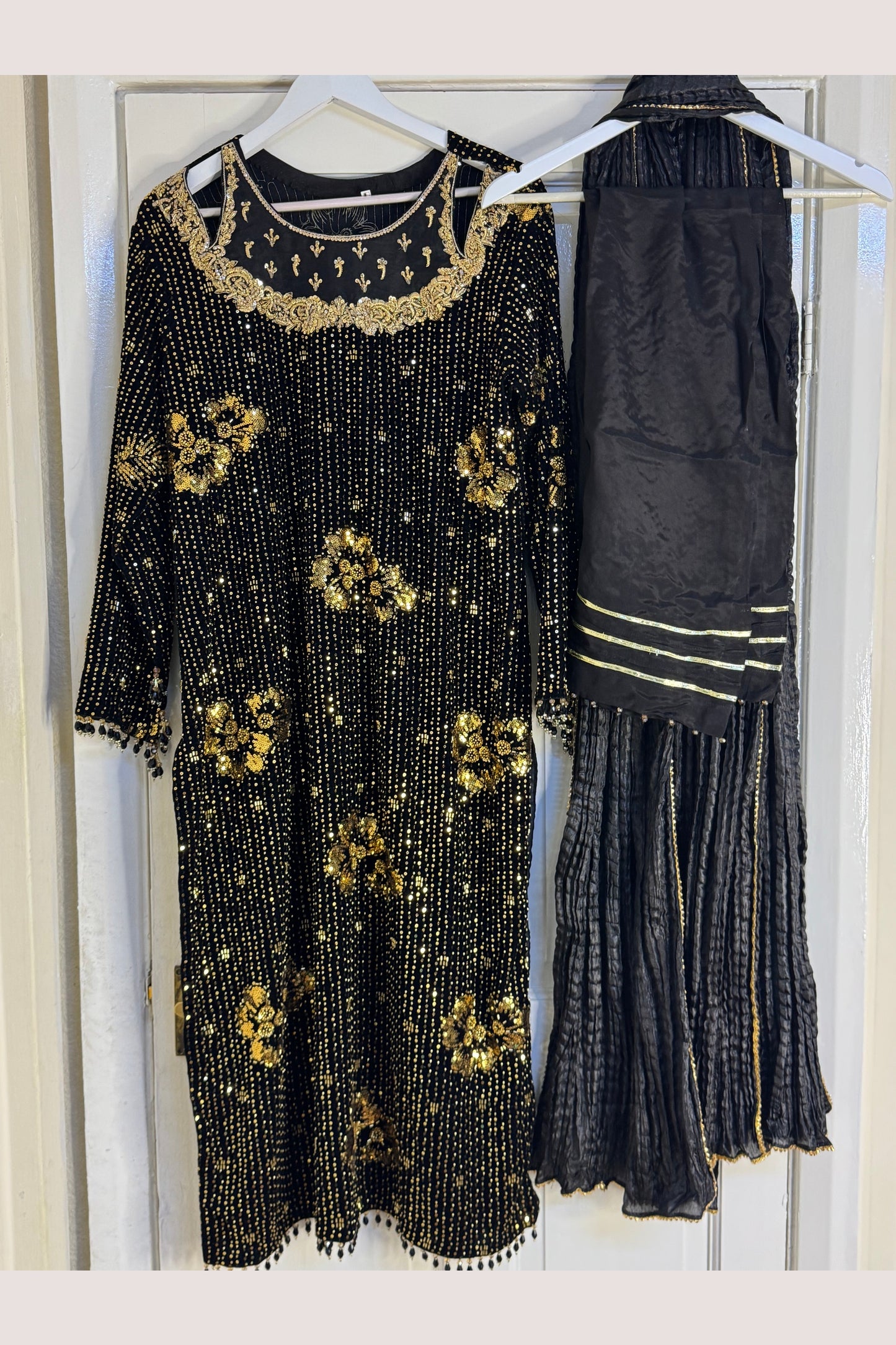 Dil bahar - Cutdana Velvet - Black