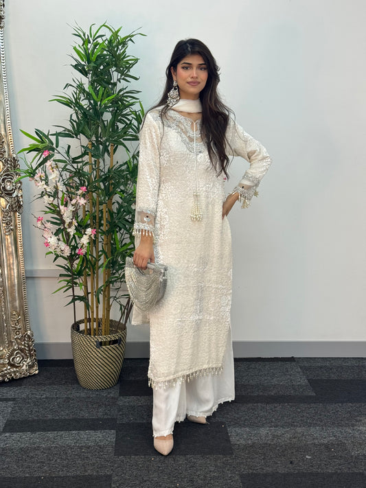 (Preorder 4 weeks) Jheel - White Plachi