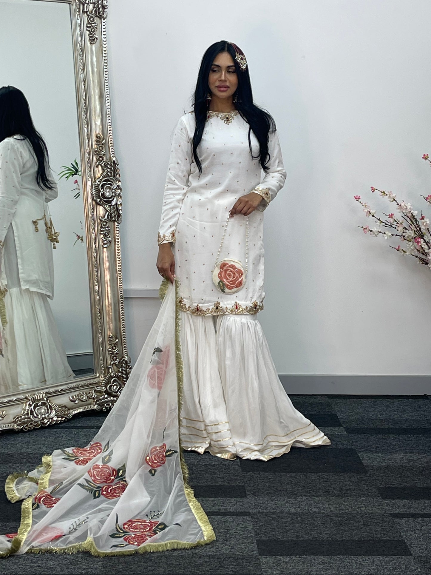 Safaid  Gulab - Garara - R