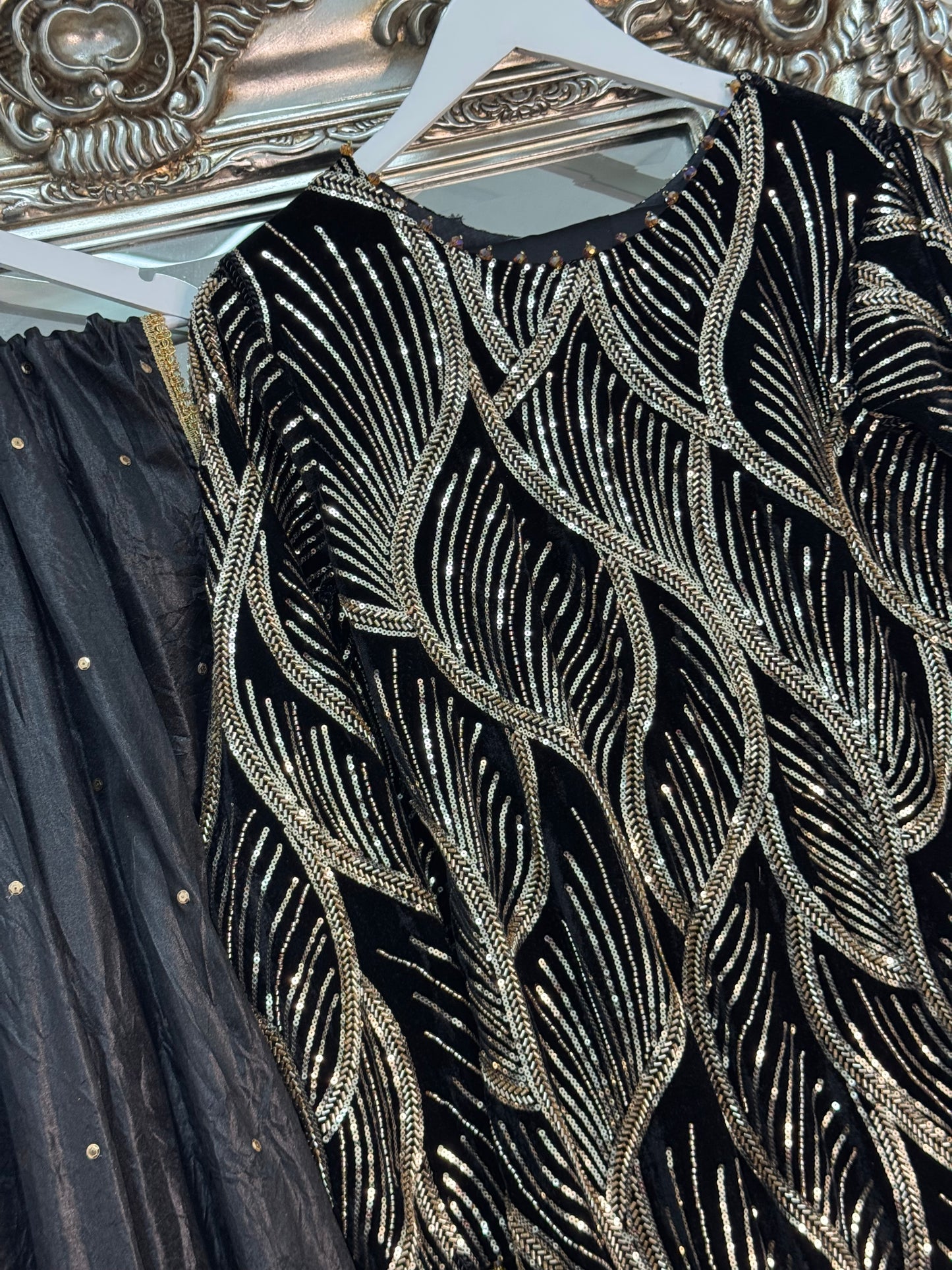 Pia - Cutdana Velvet - Black