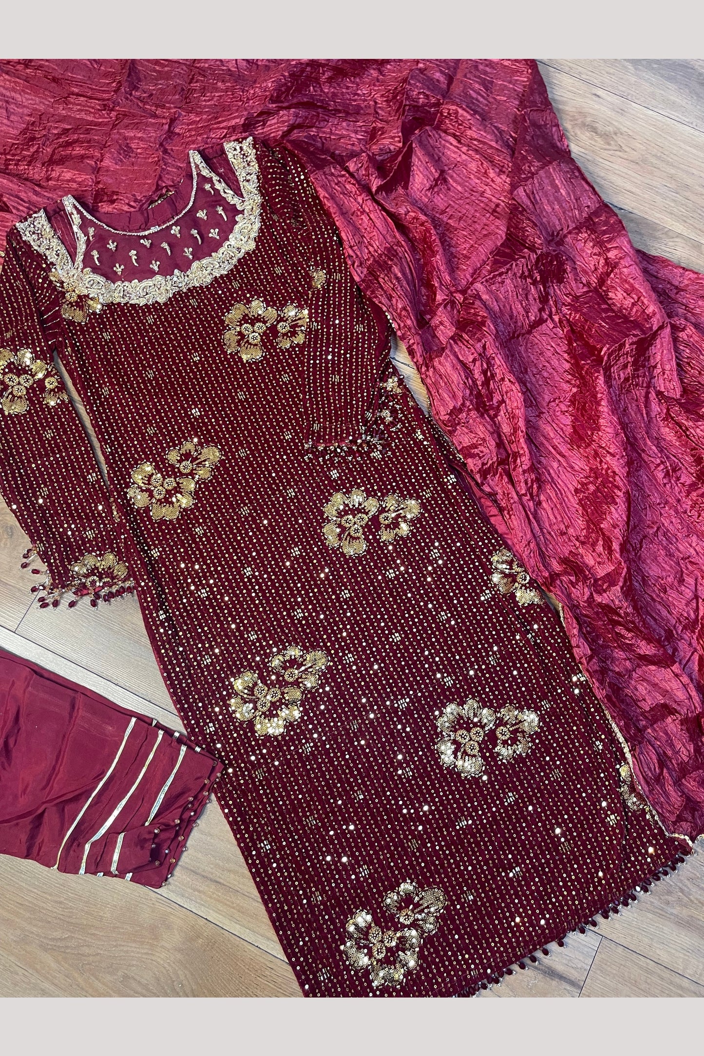 Dil bahar - Cutdana Velvet - Maroon