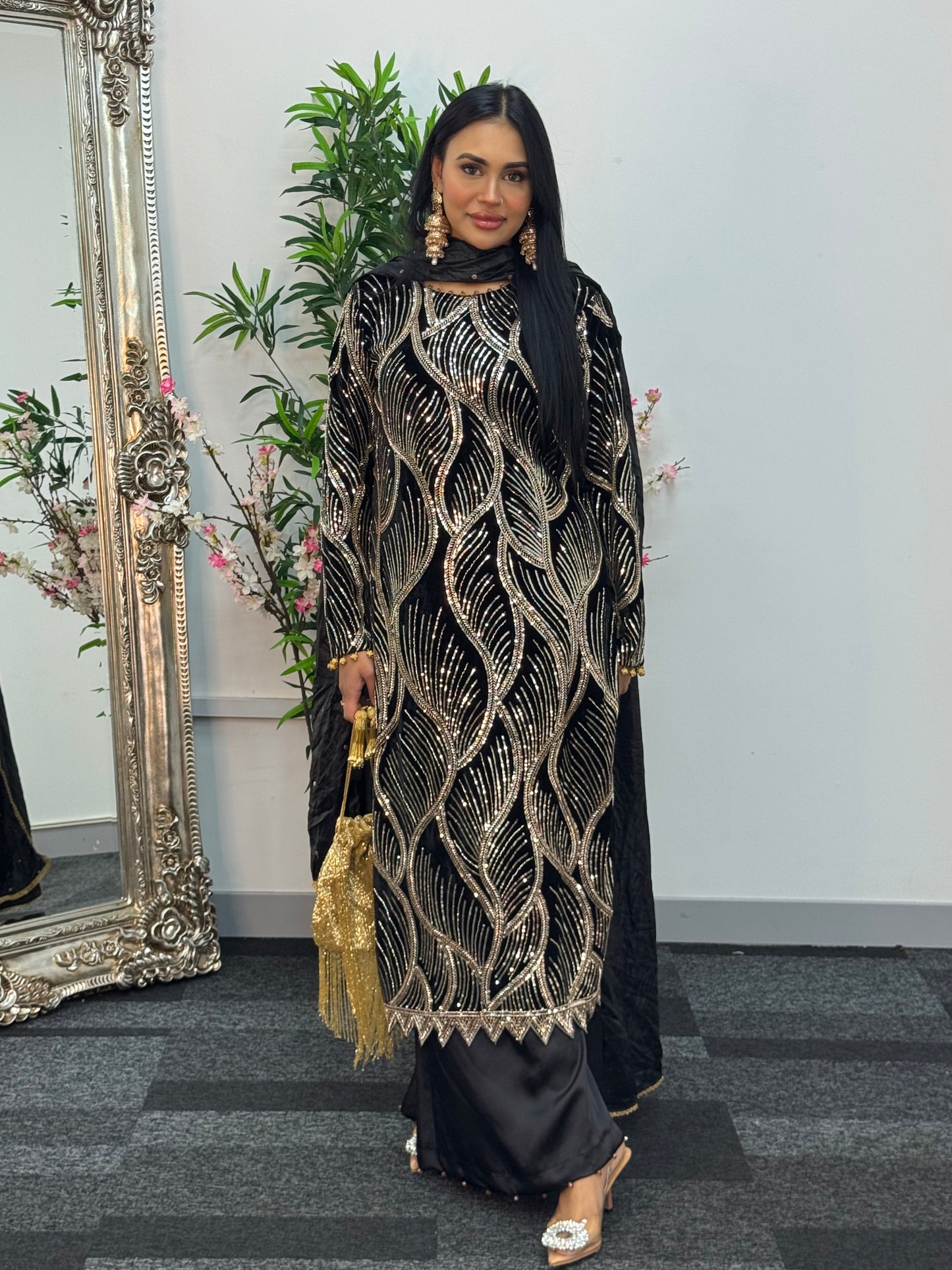 Pia - Cutdana Velvet - Black