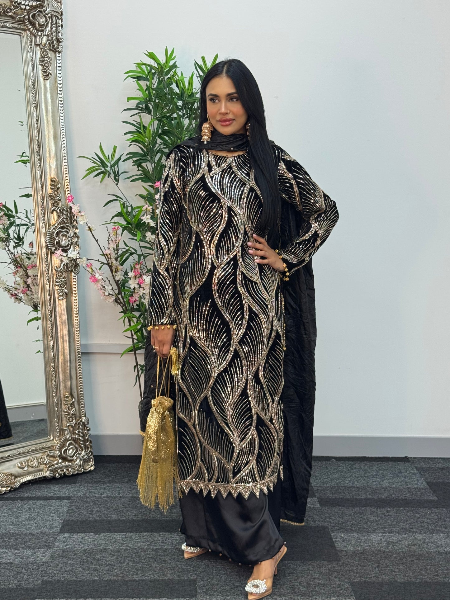 Pia - Cutdana Velvet - Black