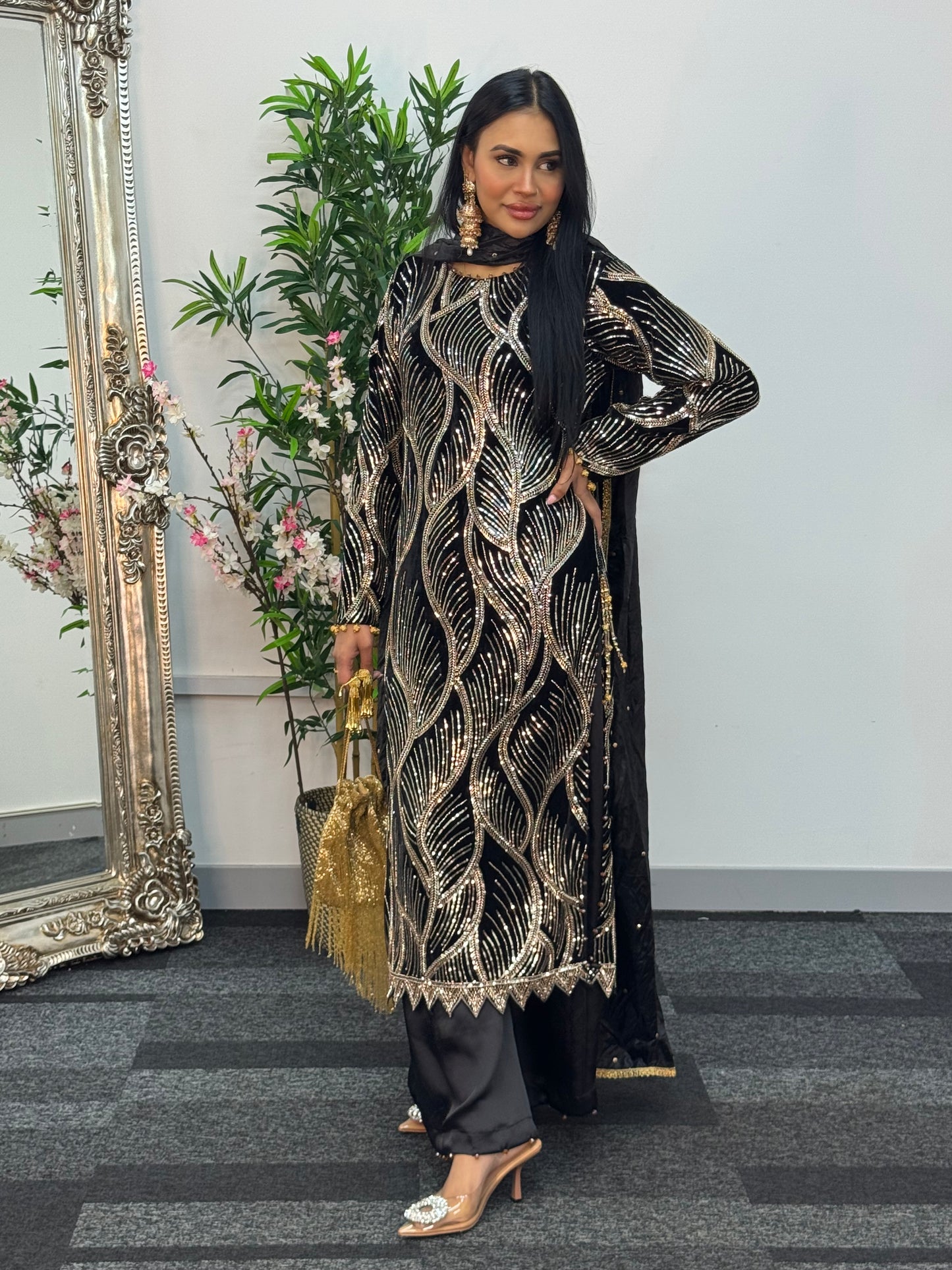 Pia - Cutdana Velvet - Black