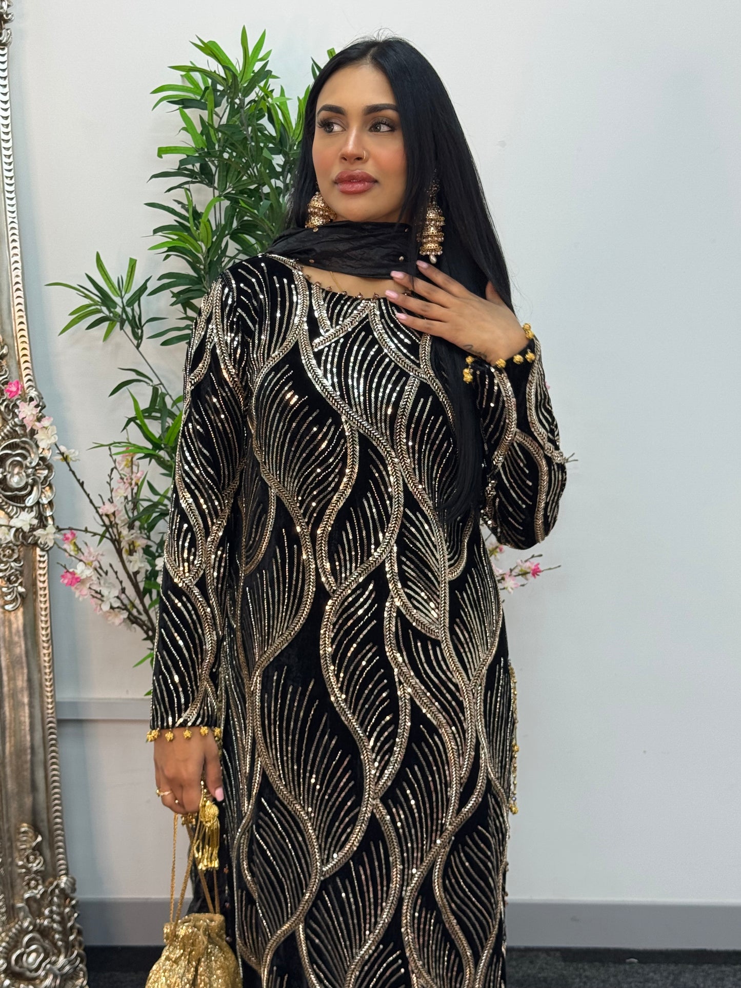 Pia - Cutdana Velvet - Black