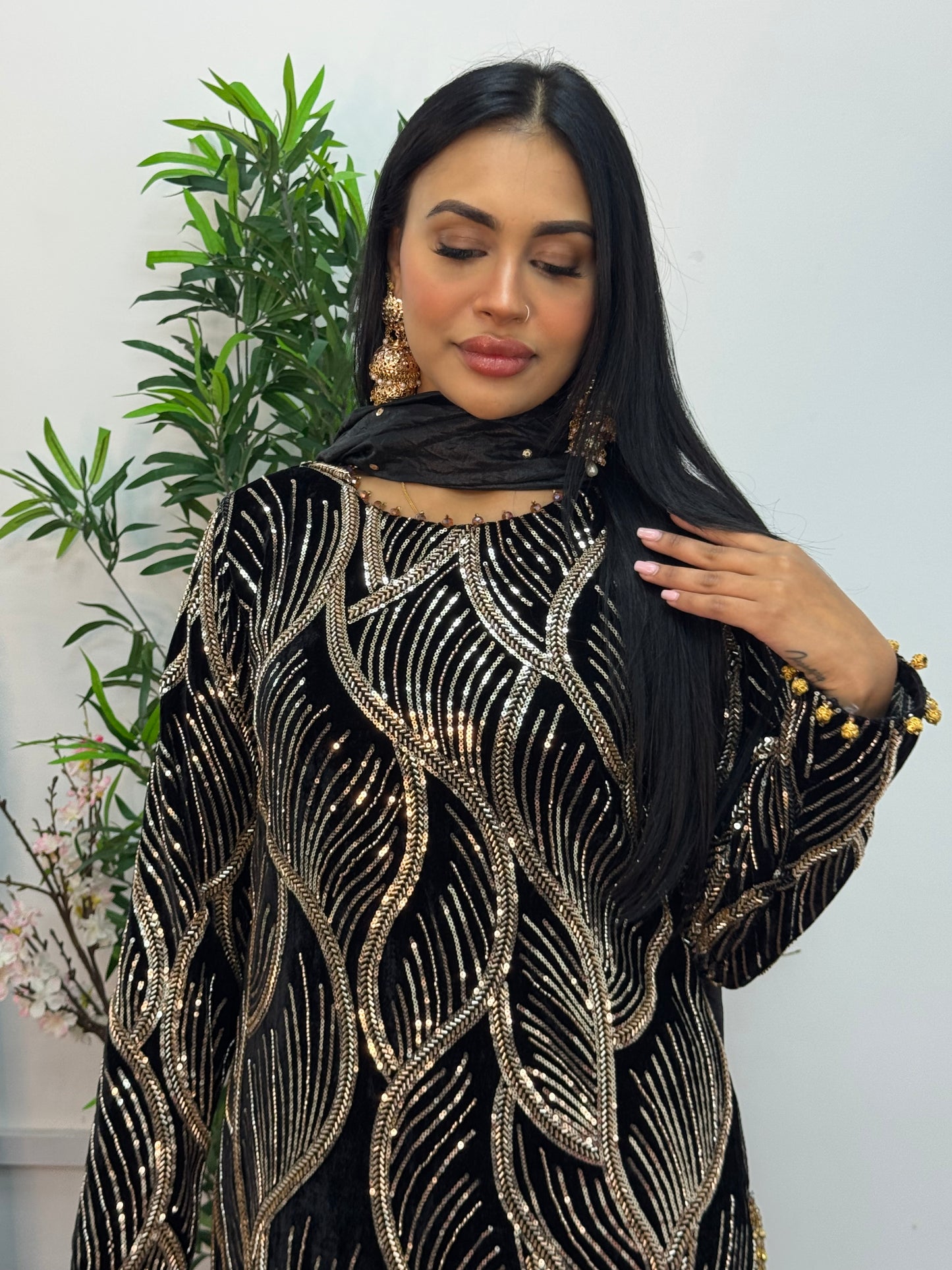 Pia - Cutdana Velvet - Black