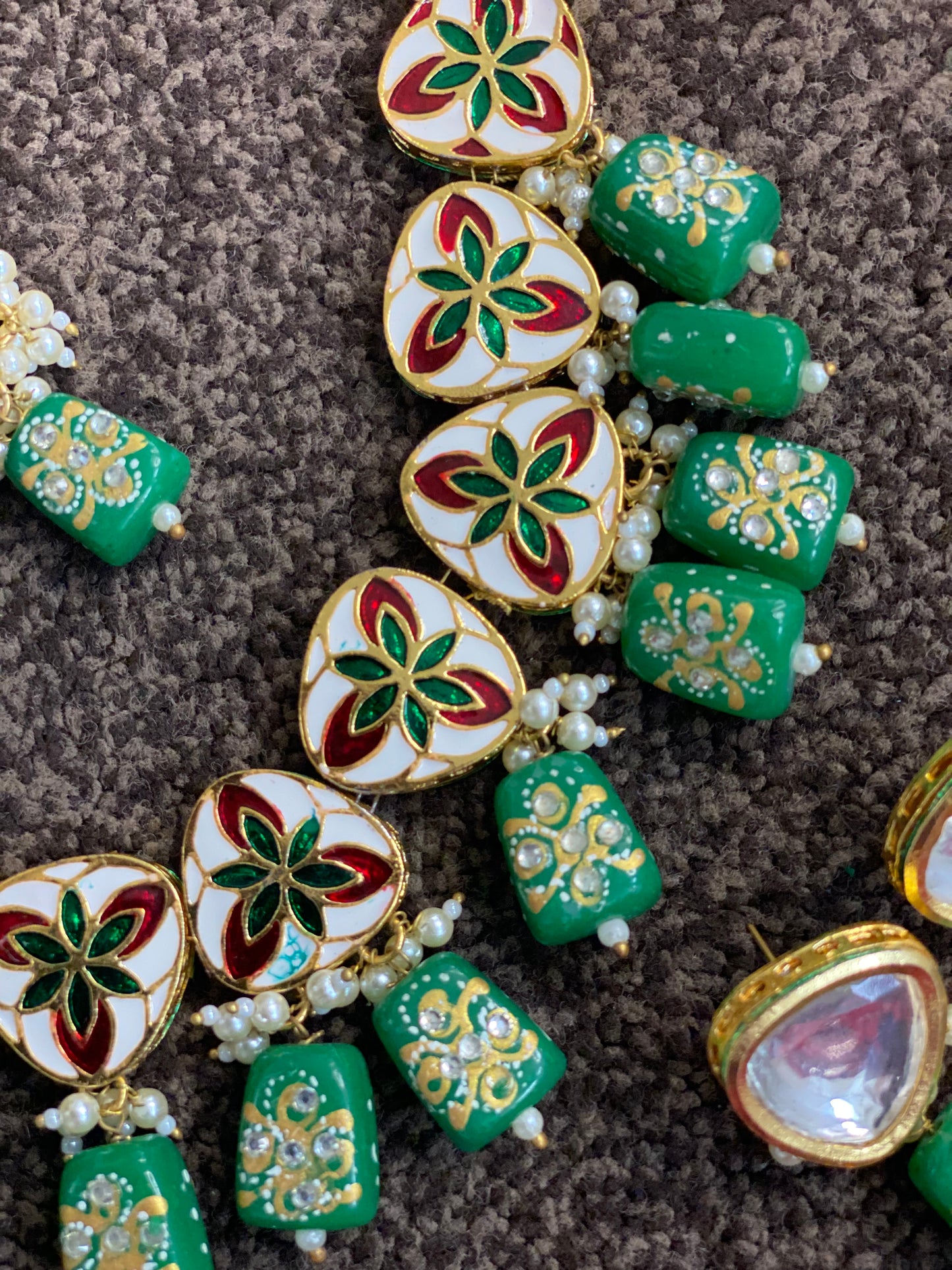 Green pebbles - reversible jewellery Set