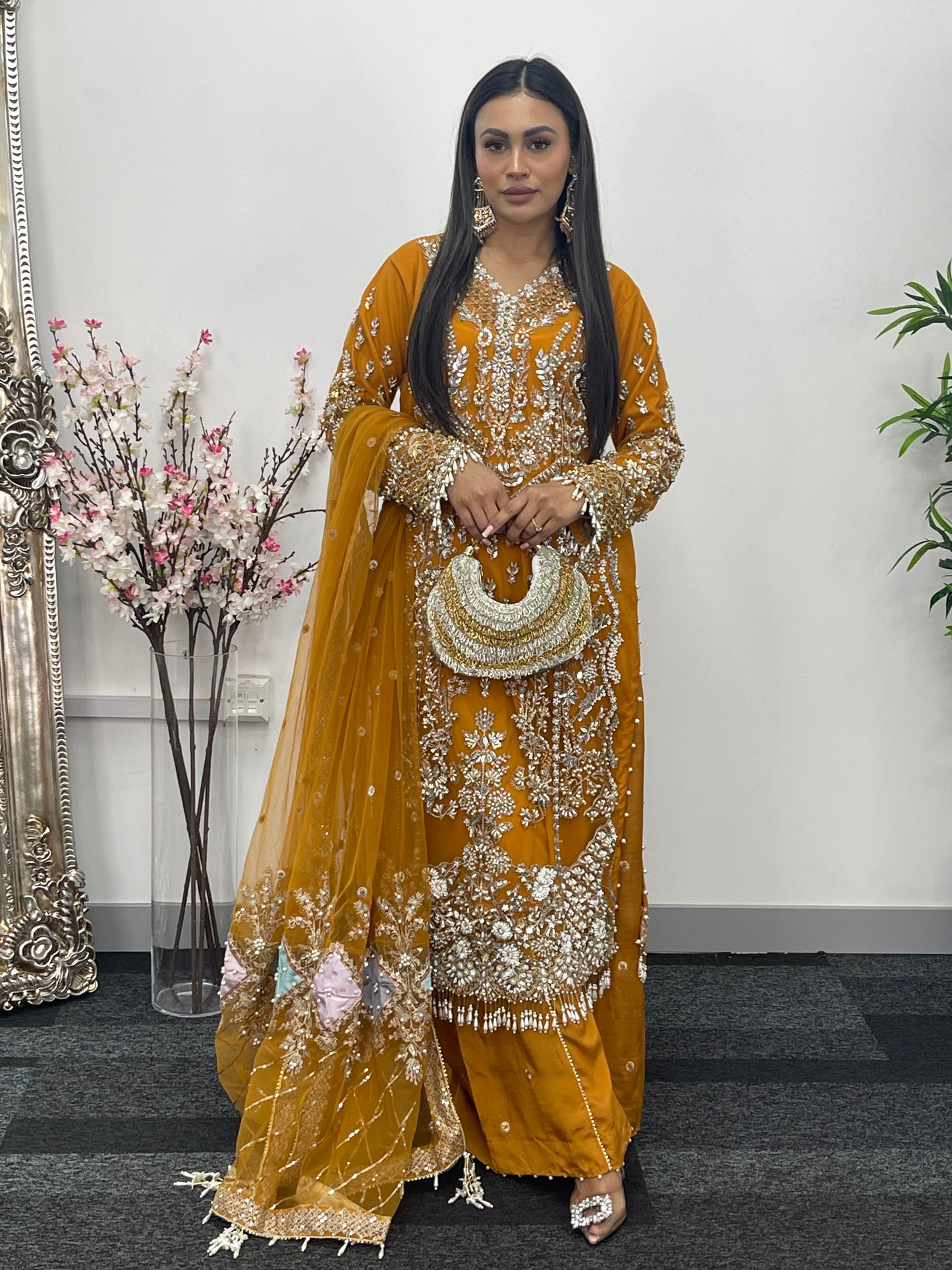 Pakistani Traditional dresses |Mah Para - I