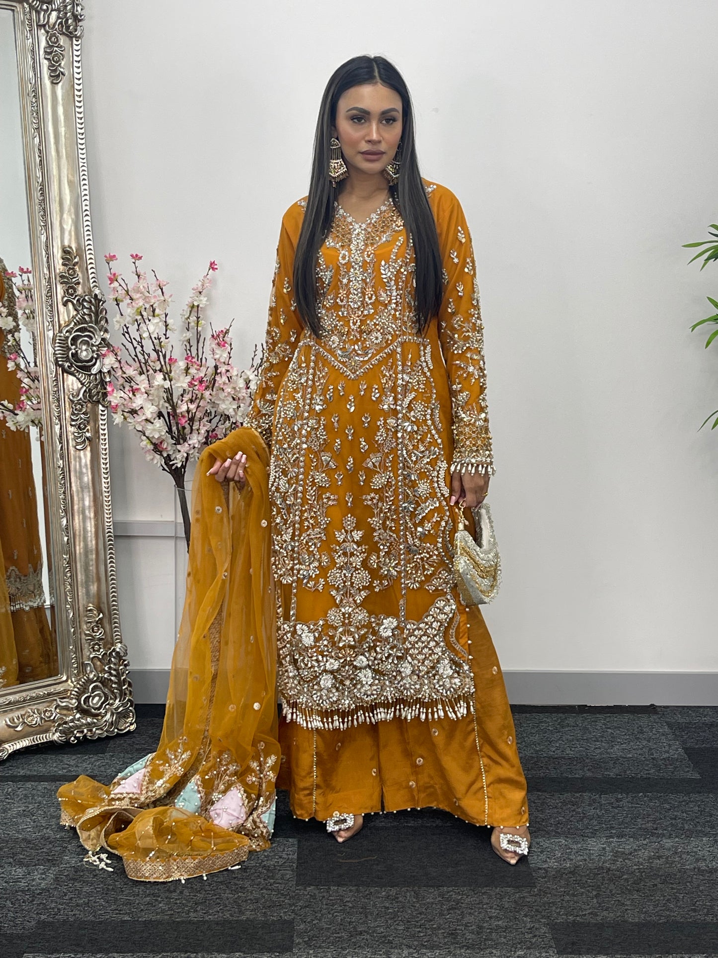 Pakistani Traditional dresses |Mah Para - I