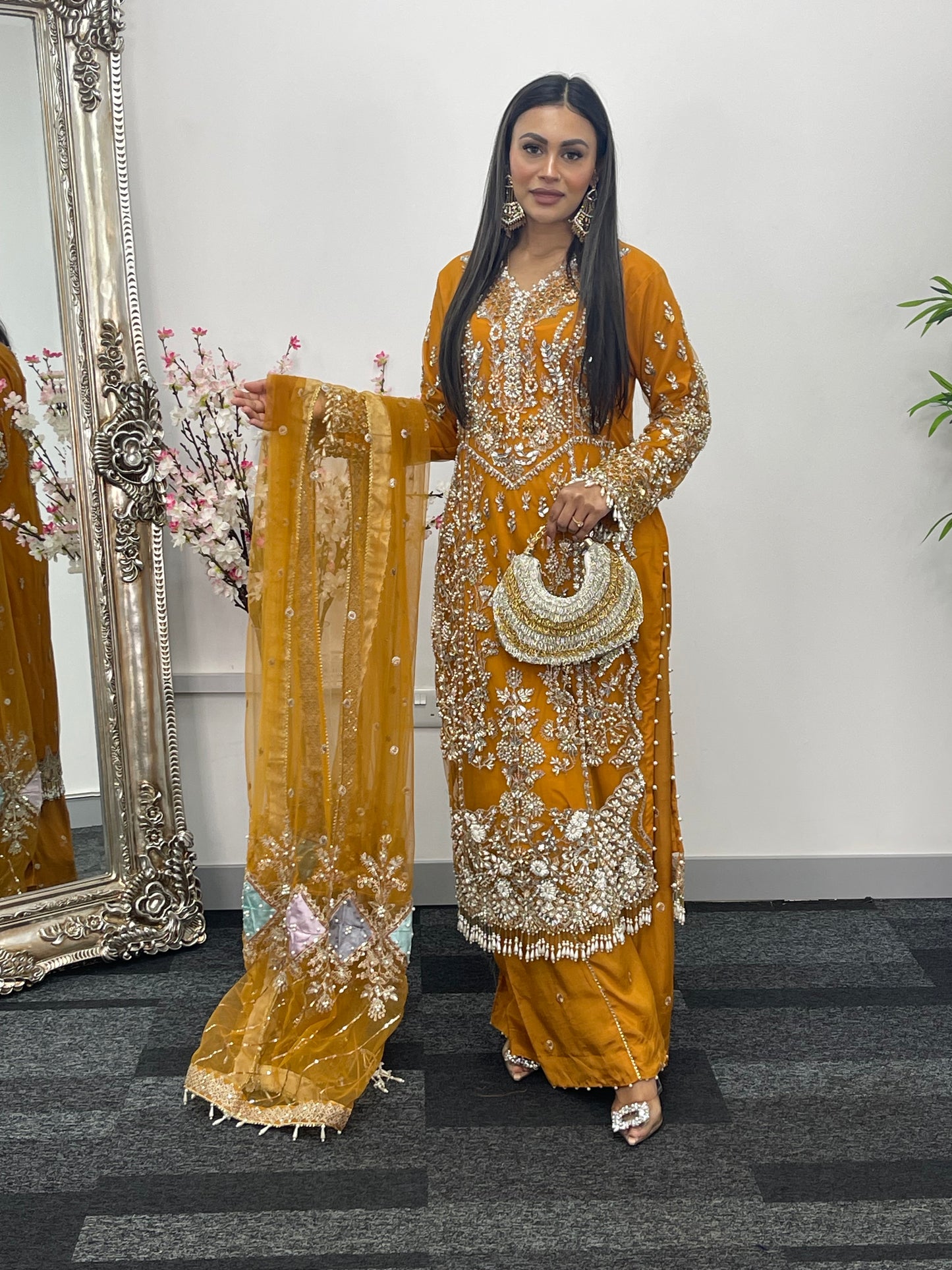 Pakistani Traditional dresses |Mah Para - I