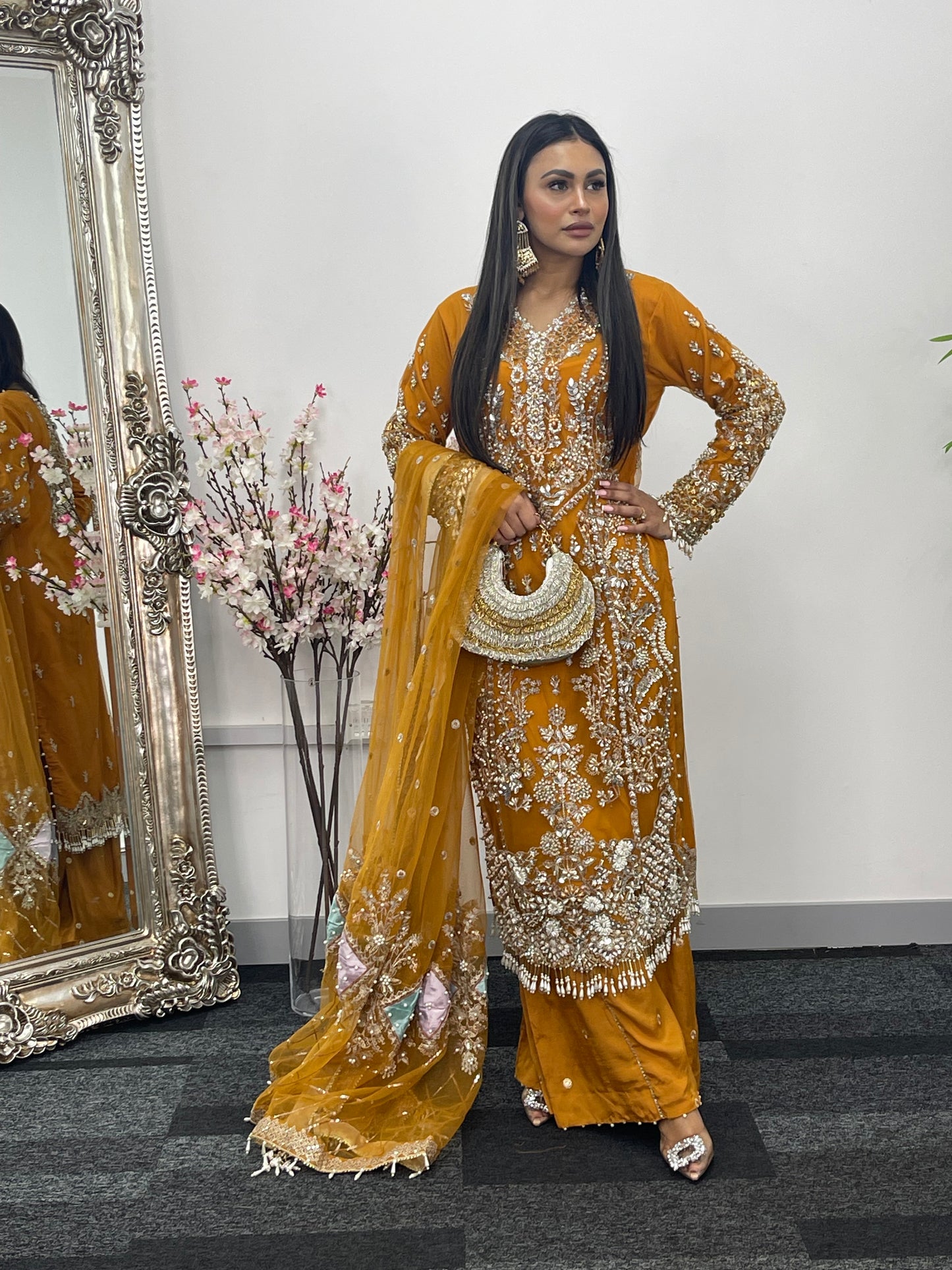 Pakistani Traditional dresses |Mah Para - I