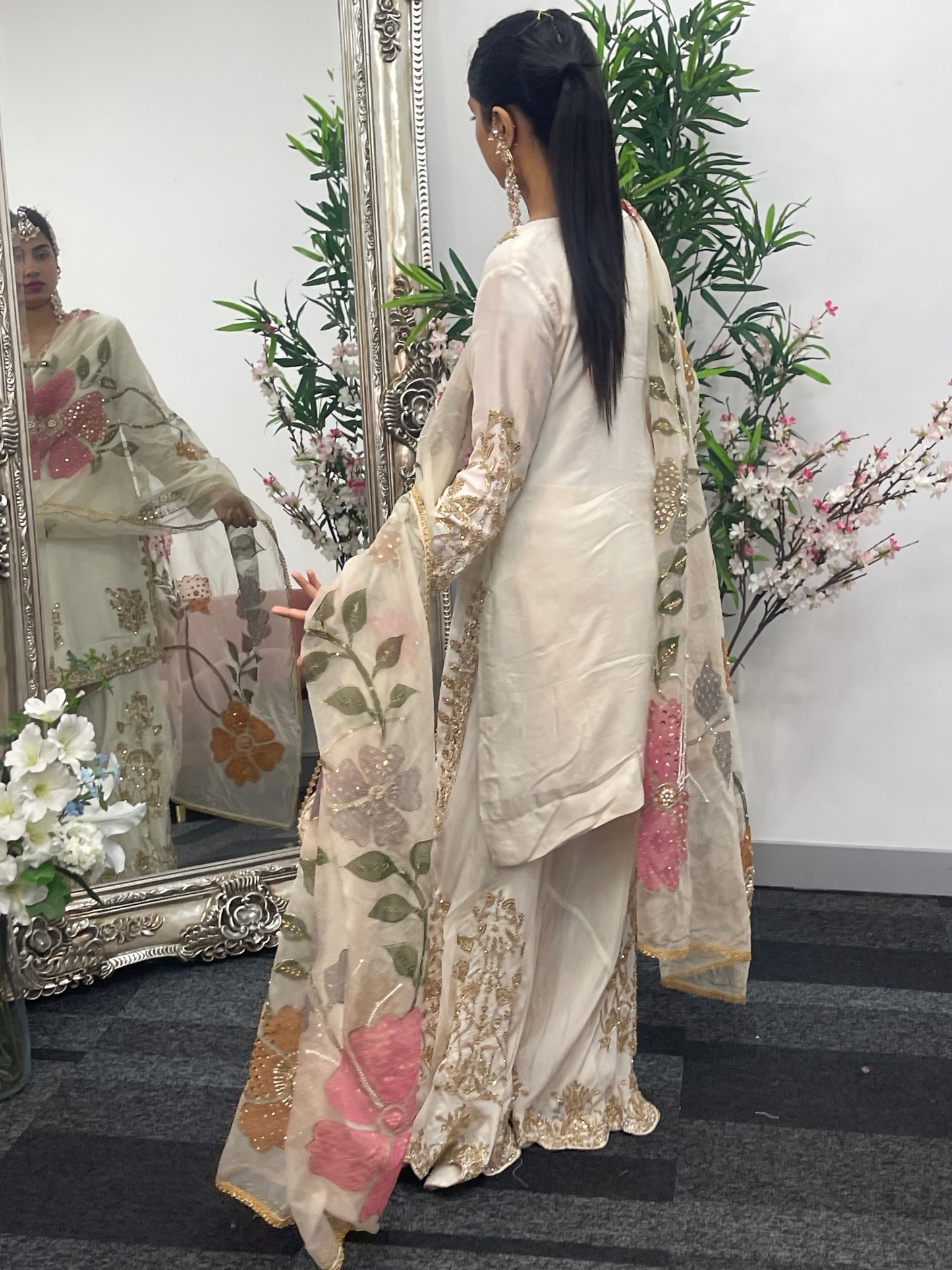 (Preorder 4 weeks) - ISHQ - Off white - Cream