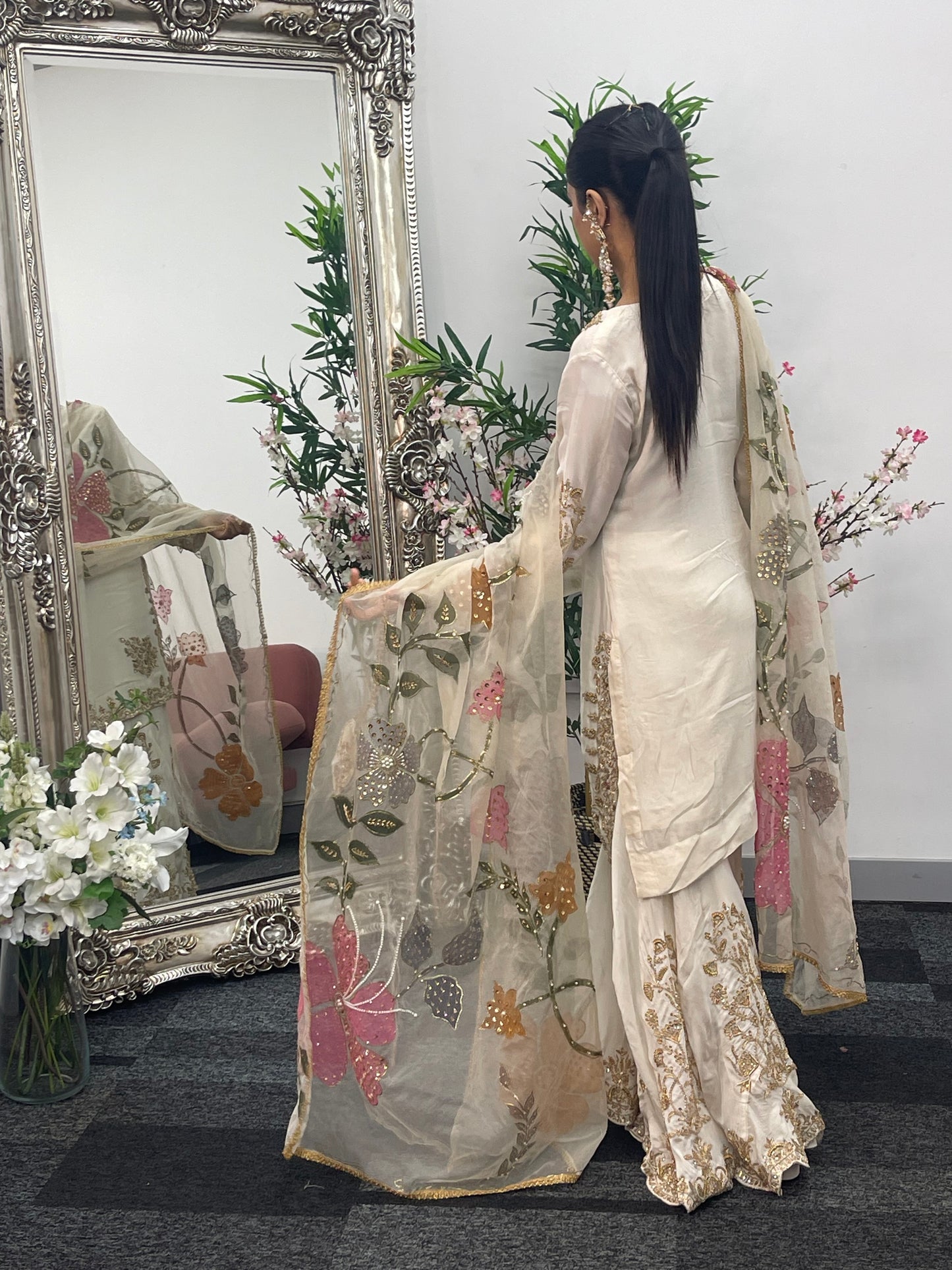 (Preorder 4 weeks) - ISHQ - Off white - Cream