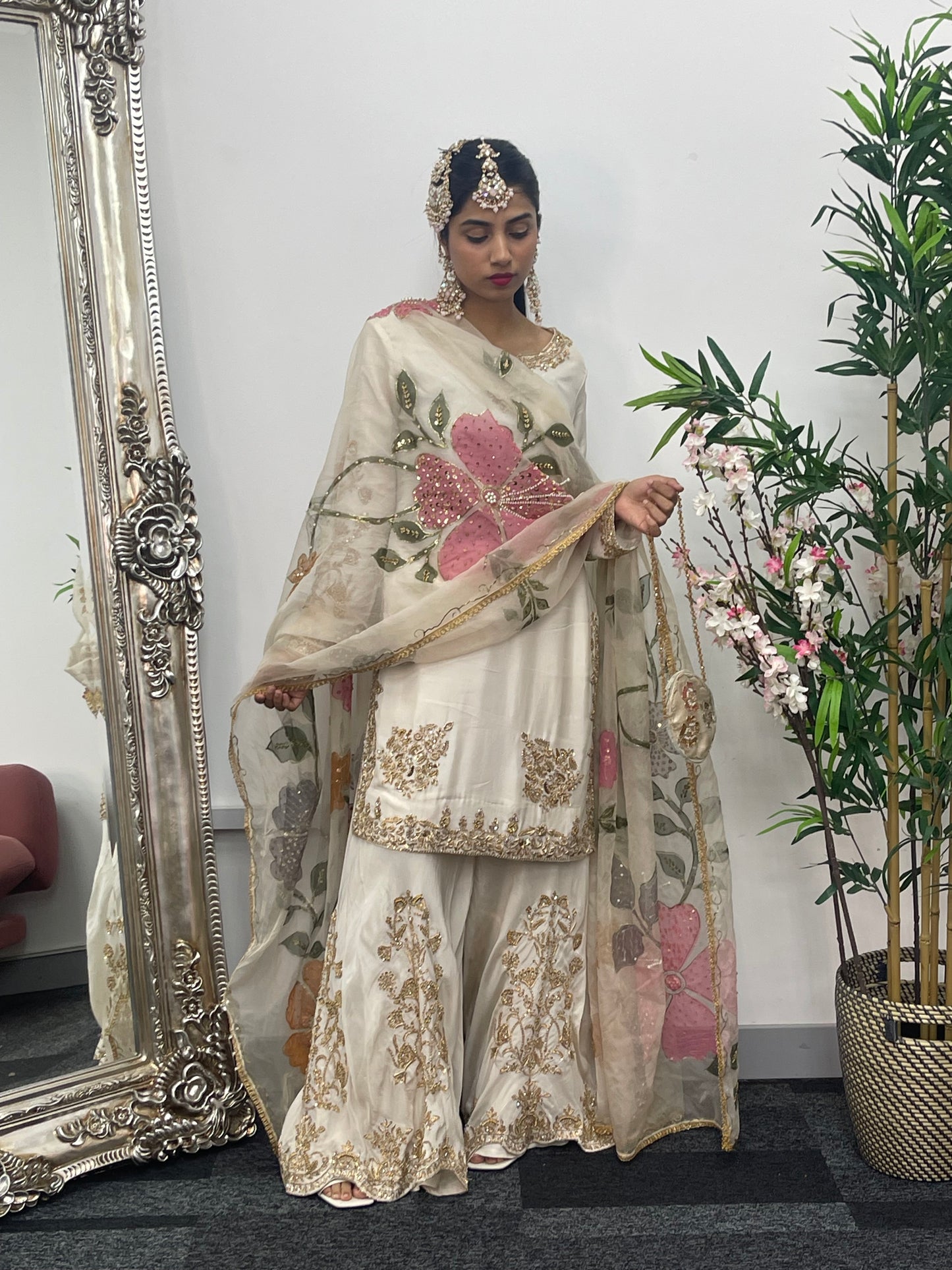 (Preorder 4 weeks) - ISHQ - Off white - Cream