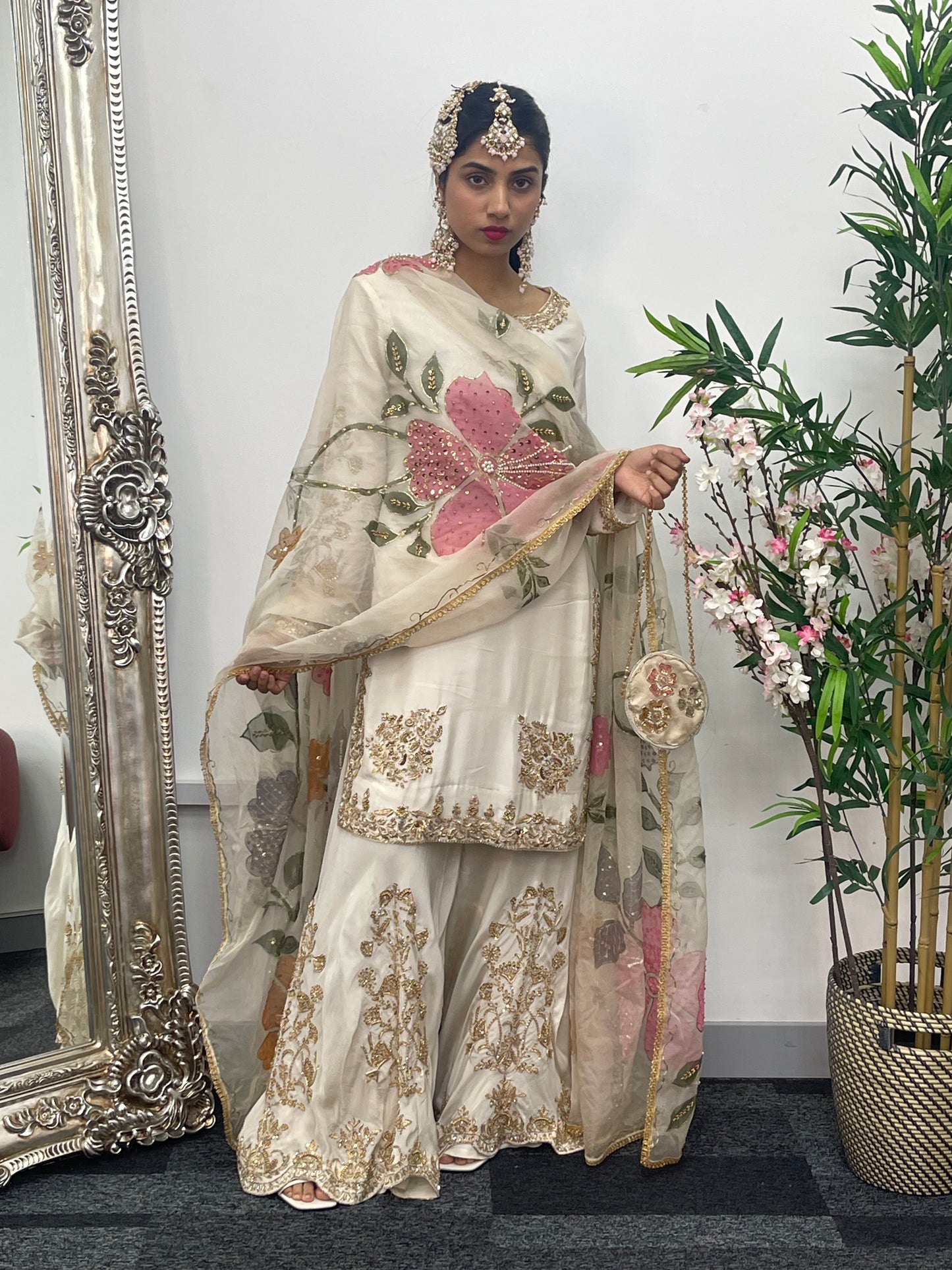 (Preorder 4 weeks) - ISHQ - Off white - Cream