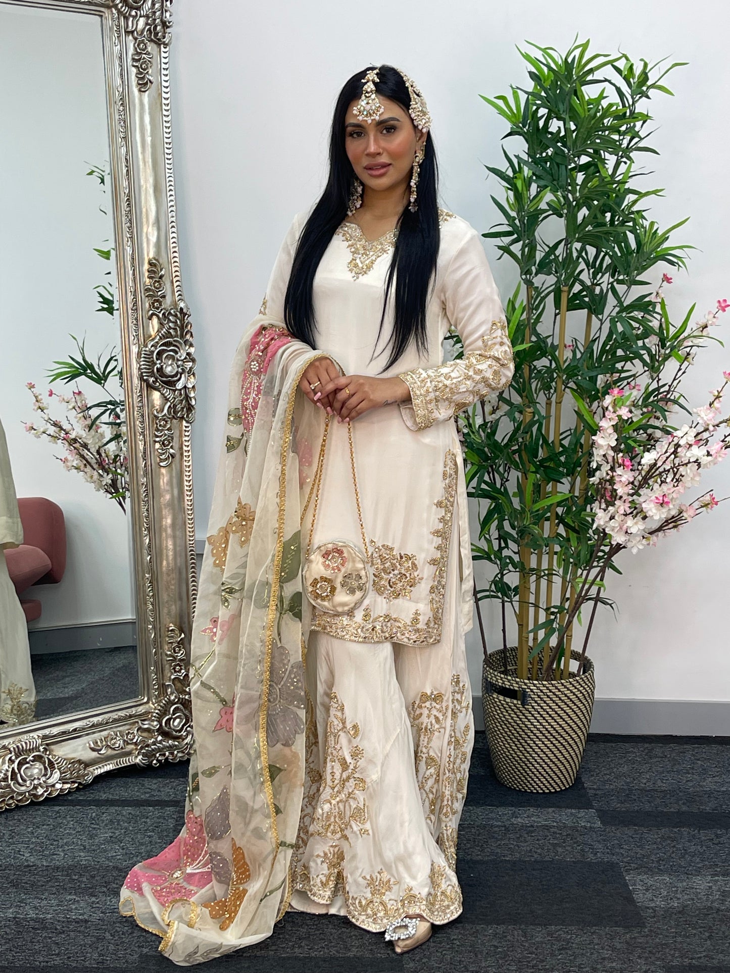 (Preorder 4 weeks) - ISHQ - Off white - Cream