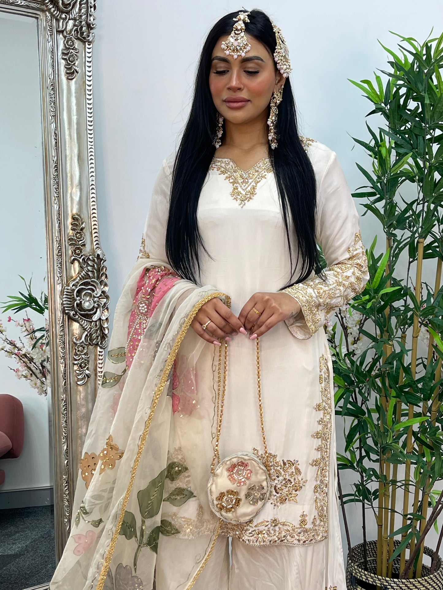 (Preorder 4 weeks) - ISHQ - Off white - Cream