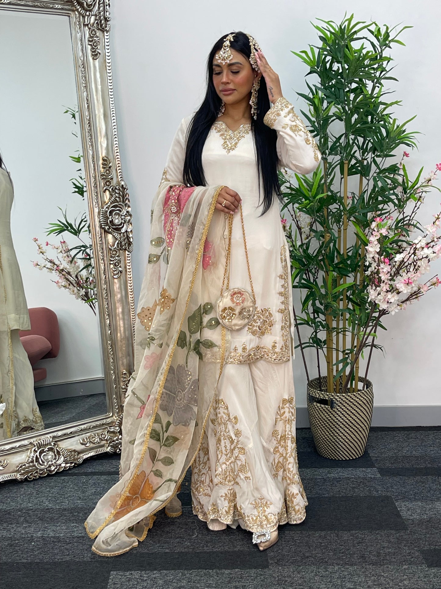 (Preorder 4 weeks) - ISHQ - Off white - Cream