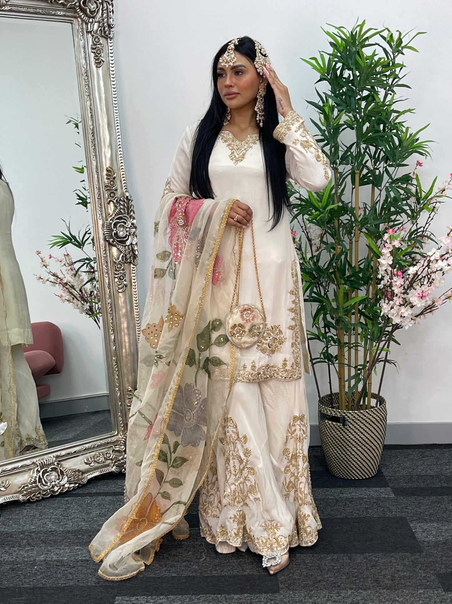 (Preorder 4 weeks) - ISHQ - Off white - Cream