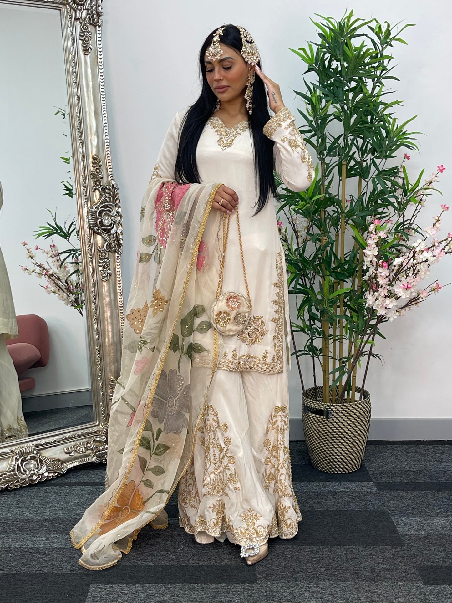 (Preorder 4 weeks) - ISHQ - Off white - Cream