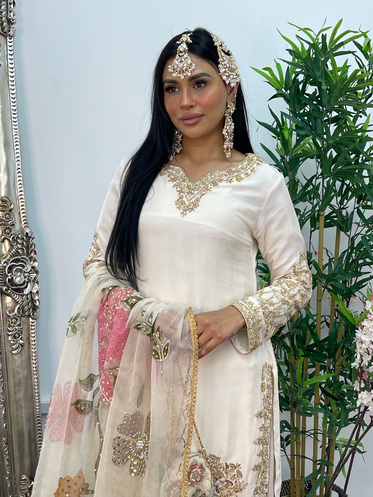 (Preorder 4 weeks) - ISHQ - Off white - Cream