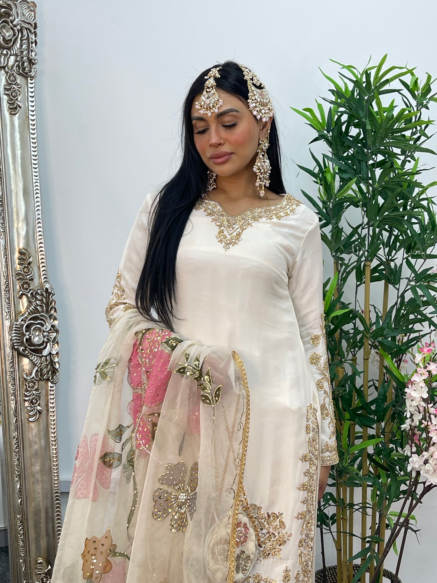 (Preorder 4 weeks) - ISHQ - Off white - Cream