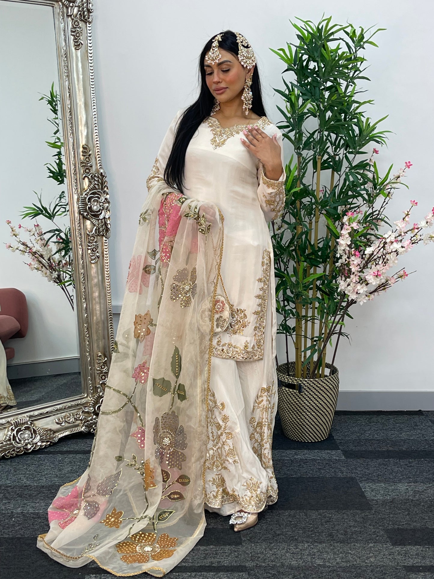 (Preorder 4 weeks) - ISHQ - Off white - Cream