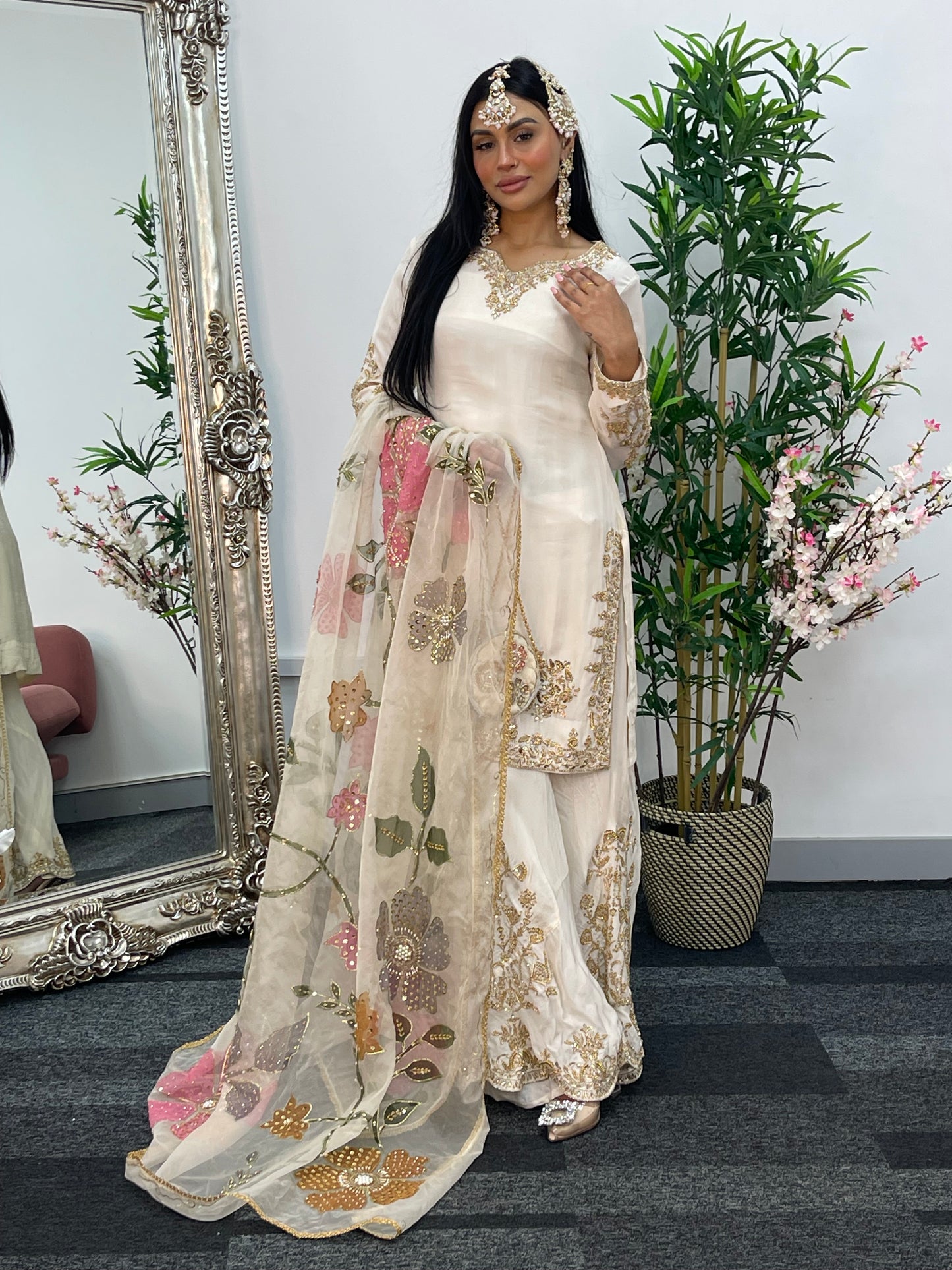 (Preorder 4 weeks) - ISHQ - Off white - Cream