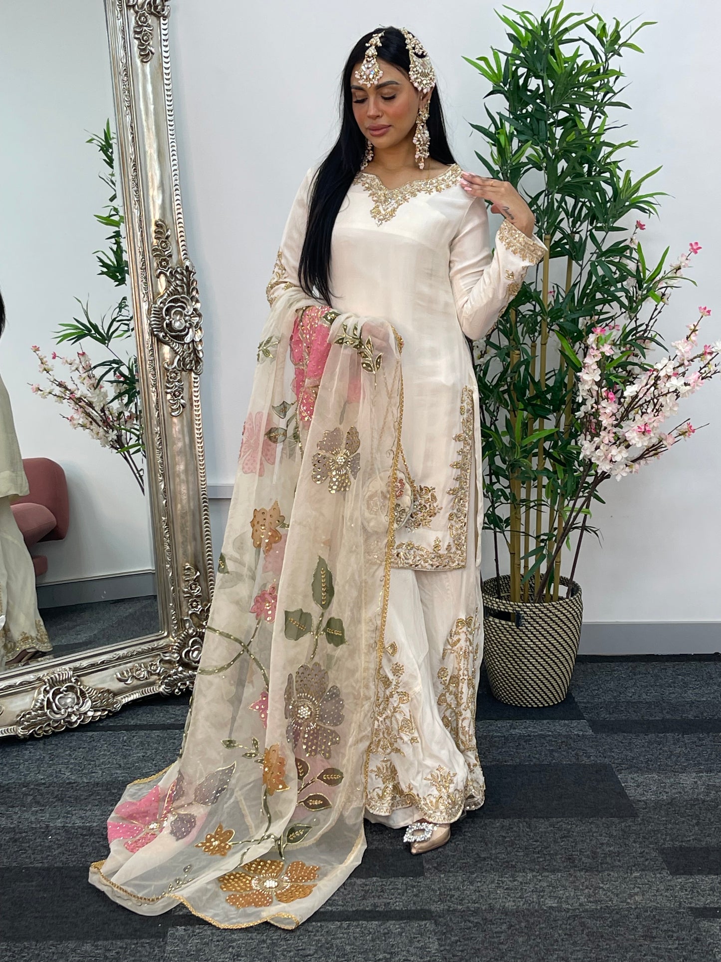 (Preorder 4 weeks) - ISHQ - Off white - Cream