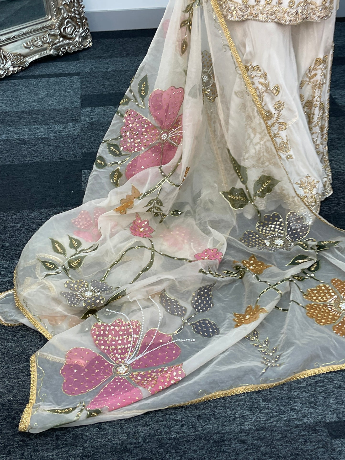 (Preorder 4 weeks) - ISHQ - Off white - Cream