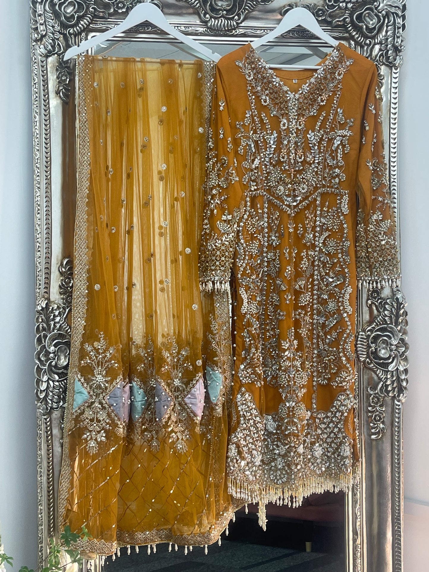 Pakistani Traditional dresses |Mah Para - I